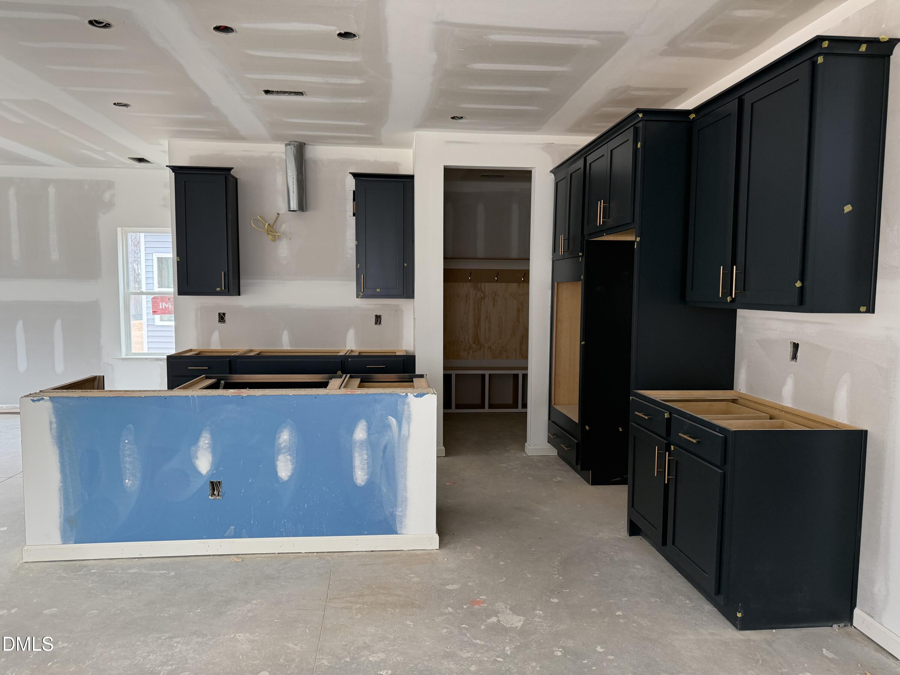 932 Fetching Place 348