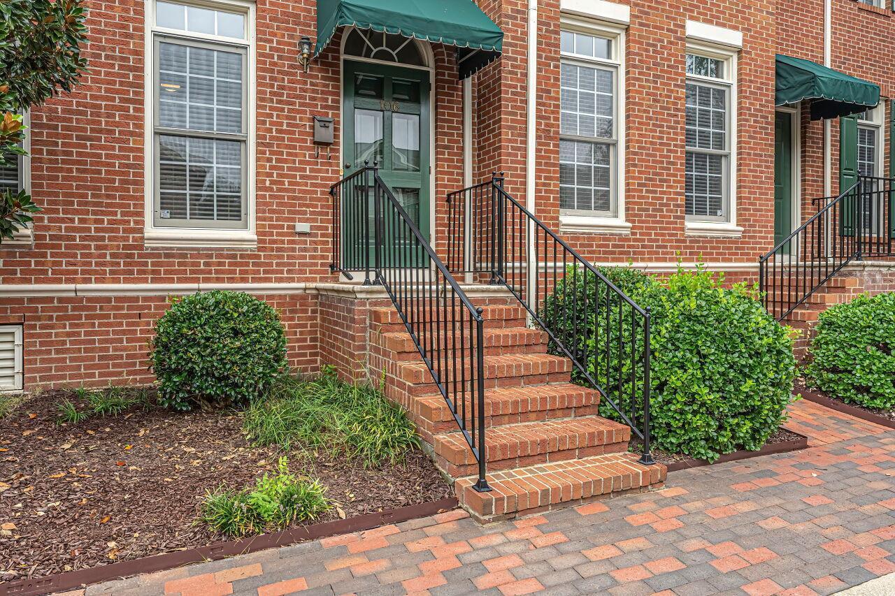 106 Hatfield Lane