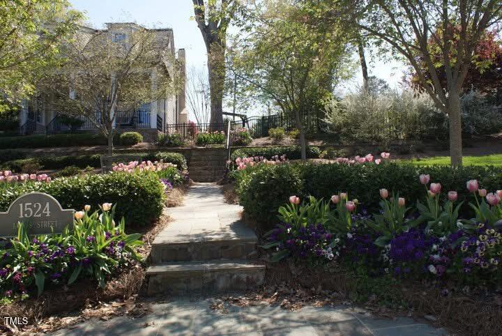 Raleigh, North Carolina 27608, United States, 5 Bedrooms Bedrooms, ,6 BathroomsBathrooms,Residential,Pending,27920