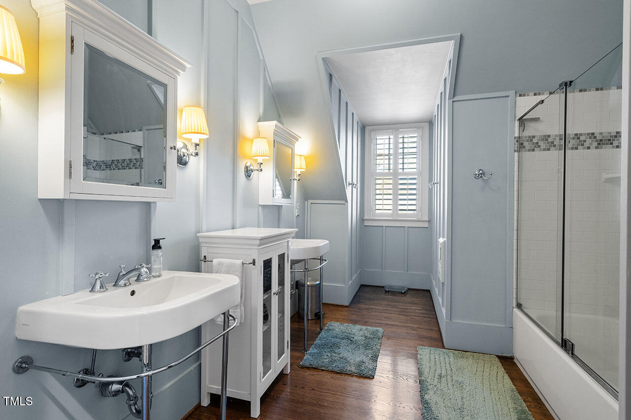 Raleigh, North Carolina 27608, United States, 5 Bedrooms Bedrooms, ,6 BathroomsBathrooms,Residential,Pending,27920