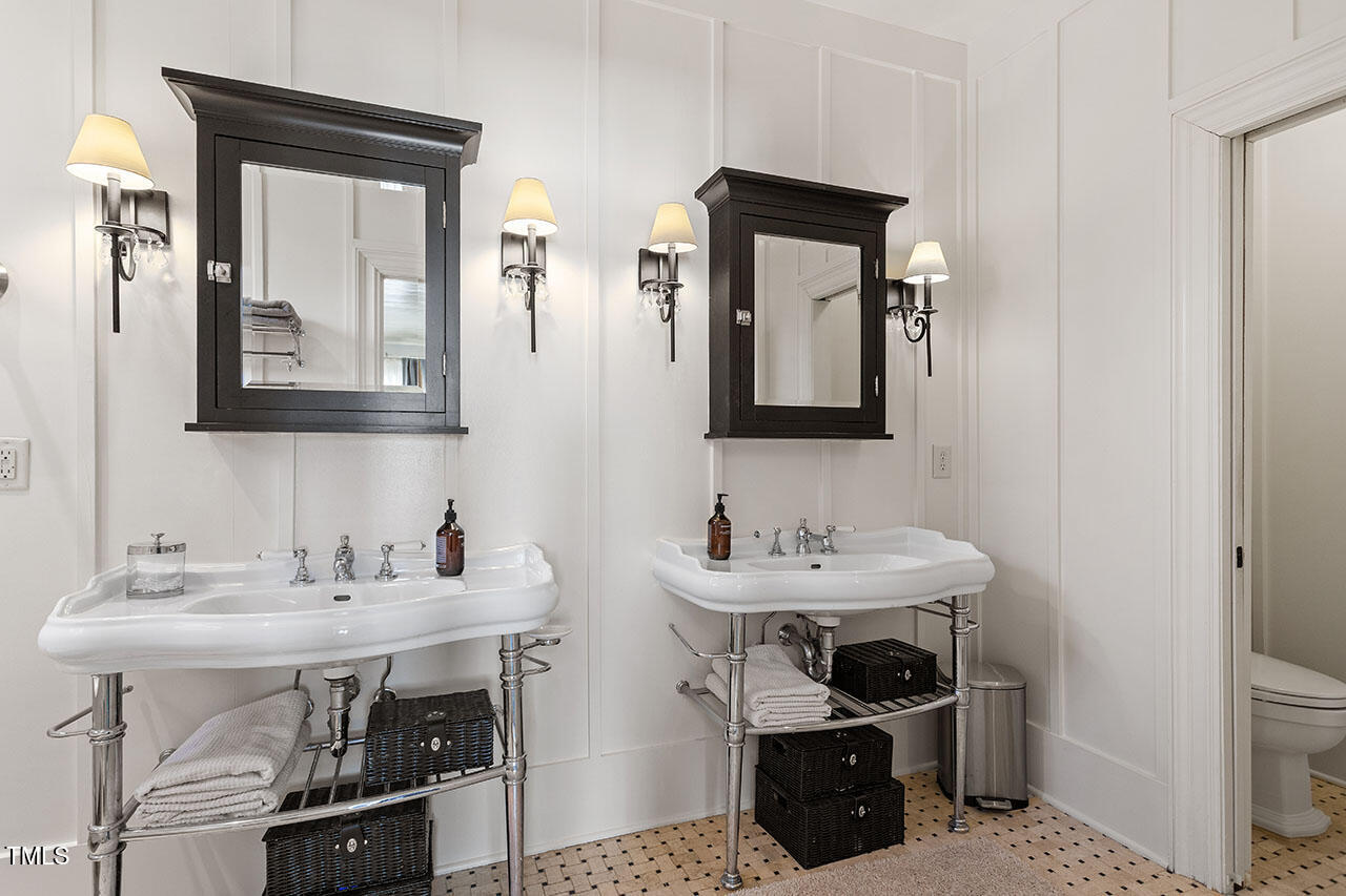 Raleigh, North Carolina 27608, United States, 5 Bedrooms Bedrooms, ,6 BathroomsBathrooms,Residential,Pending,27920