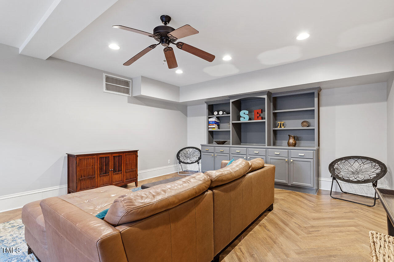 Raleigh, North Carolina 27608, United States, 5 Bedrooms Bedrooms, ,6 BathroomsBathrooms,Residential,Pending,27920