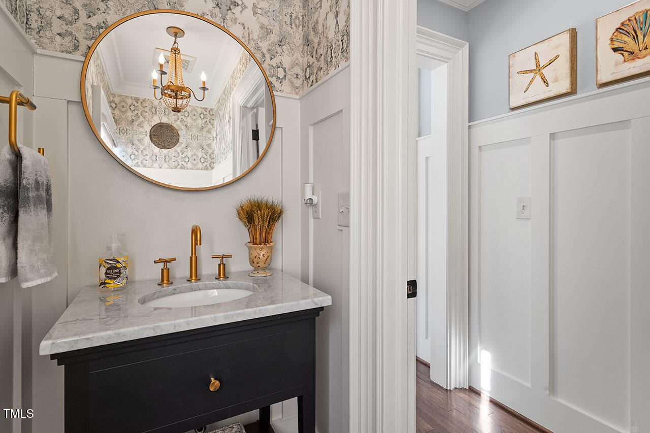 Raleigh, North Carolina 27608, United States, 5 Bedrooms Bedrooms, ,6 BathroomsBathrooms,Residential,Pending,27920