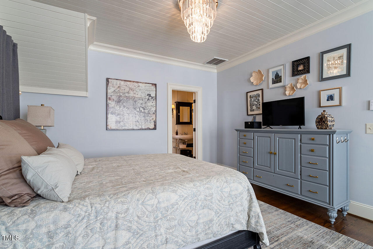 Raleigh, North Carolina 27608, United States, 5 Bedrooms Bedrooms, ,6 BathroomsBathrooms,Residential,Pending,27920