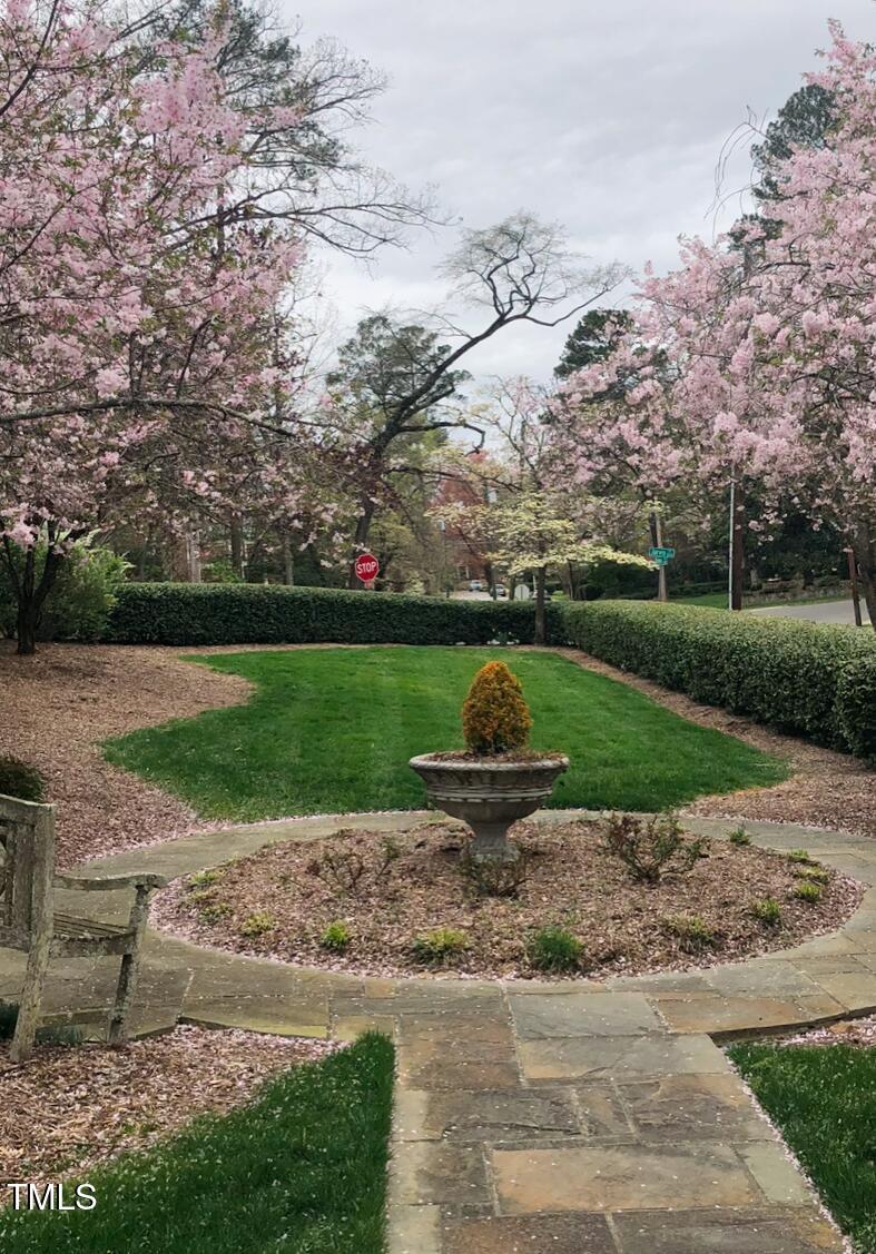 Raleigh, North Carolina 27608, United States, 5 Bedrooms Bedrooms, ,6 BathroomsBathrooms,Residential,Pending,27920