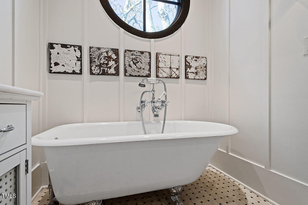 Raleigh, North Carolina 27608, United States, 5 Bedrooms Bedrooms, ,6 BathroomsBathrooms,Residential,Pending,27920