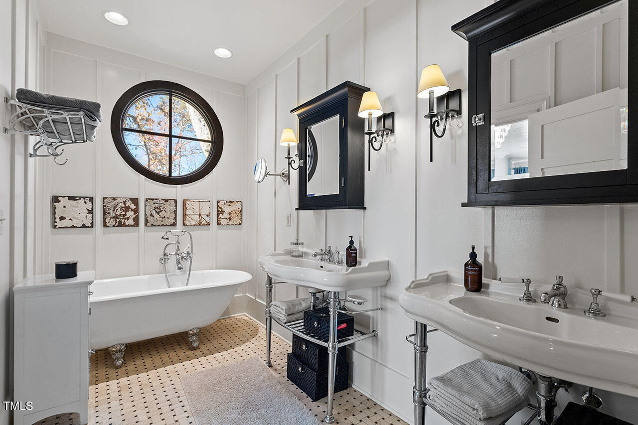 Raleigh, North Carolina 27608, United States, 5 Bedrooms Bedrooms, ,6 BathroomsBathrooms,Residential,Pending,27920