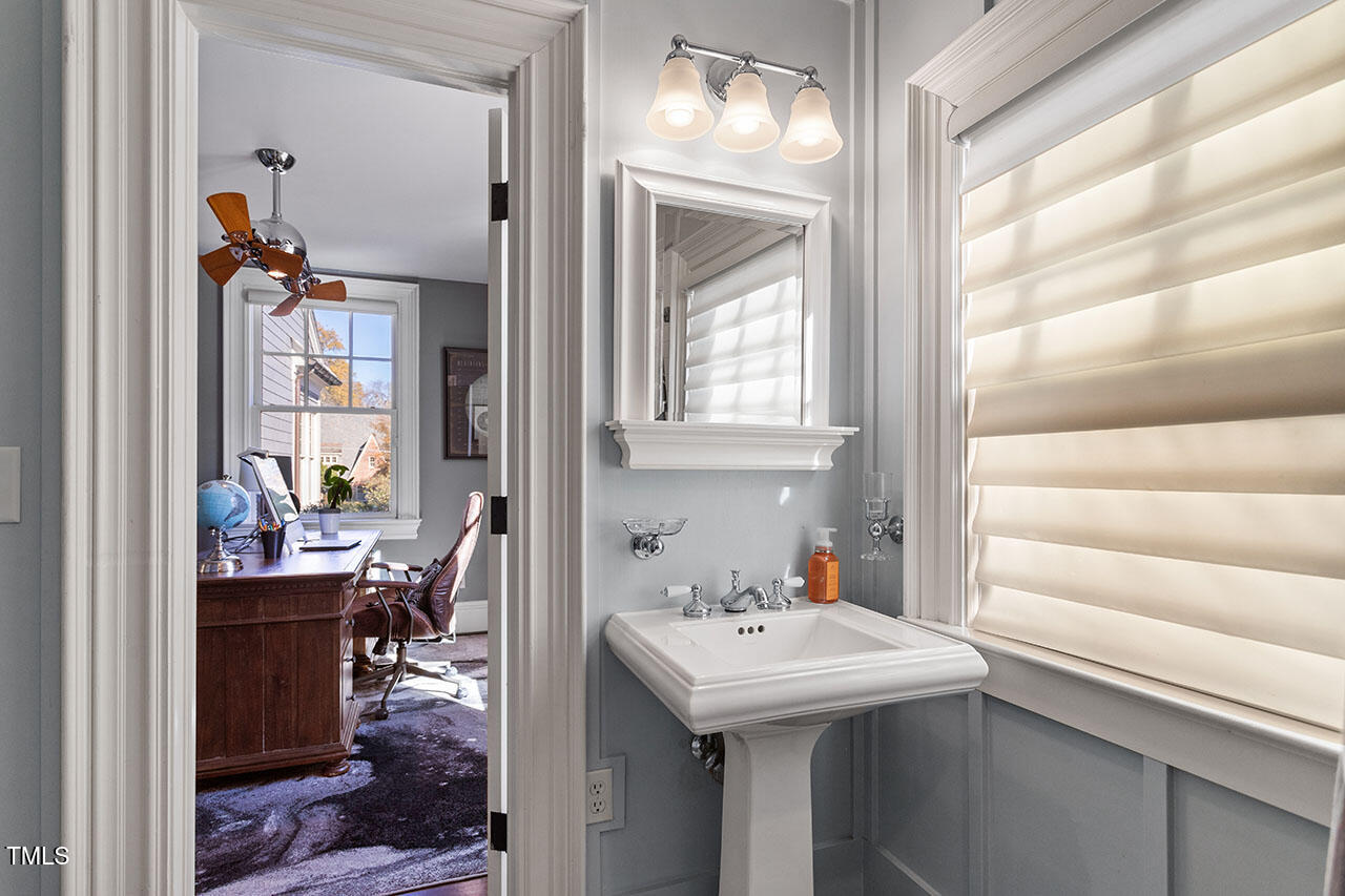 Raleigh, North Carolina 27608, United States, 5 Bedrooms Bedrooms, ,6 BathroomsBathrooms,Residential,Pending,27920