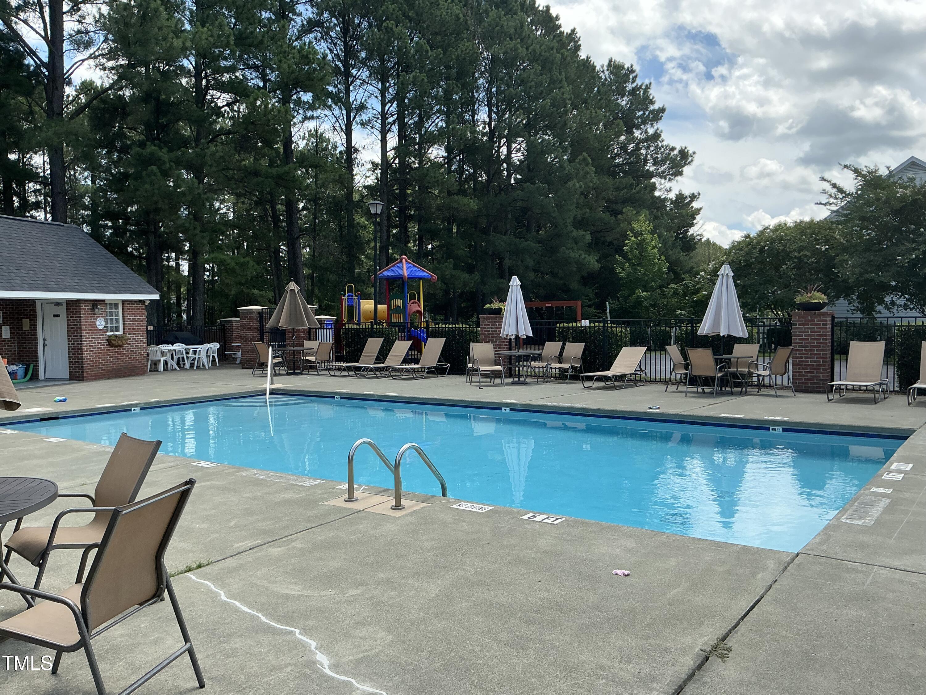 Wake Forest, North Carolina 27587, United States, 4 Bedrooms Bedrooms, ,3 BathroomsBathrooms,Residential,Pending,153923