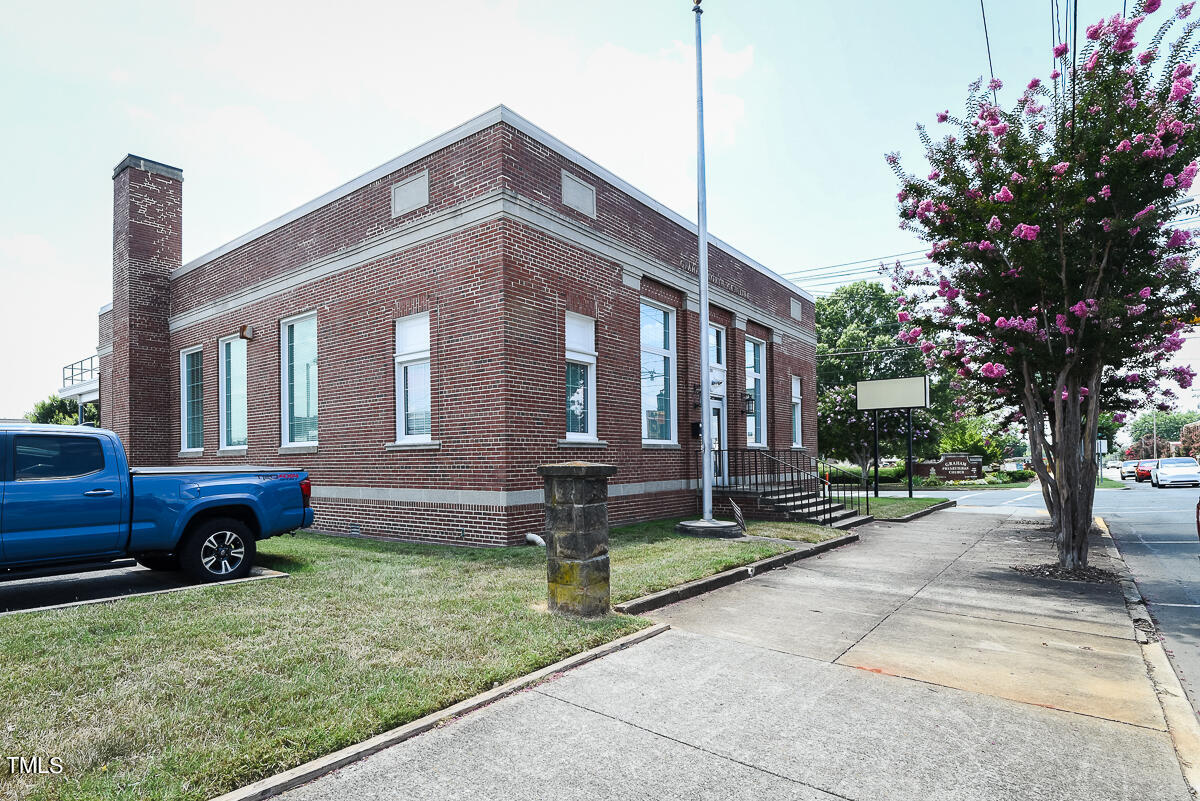 128 W Harden Street