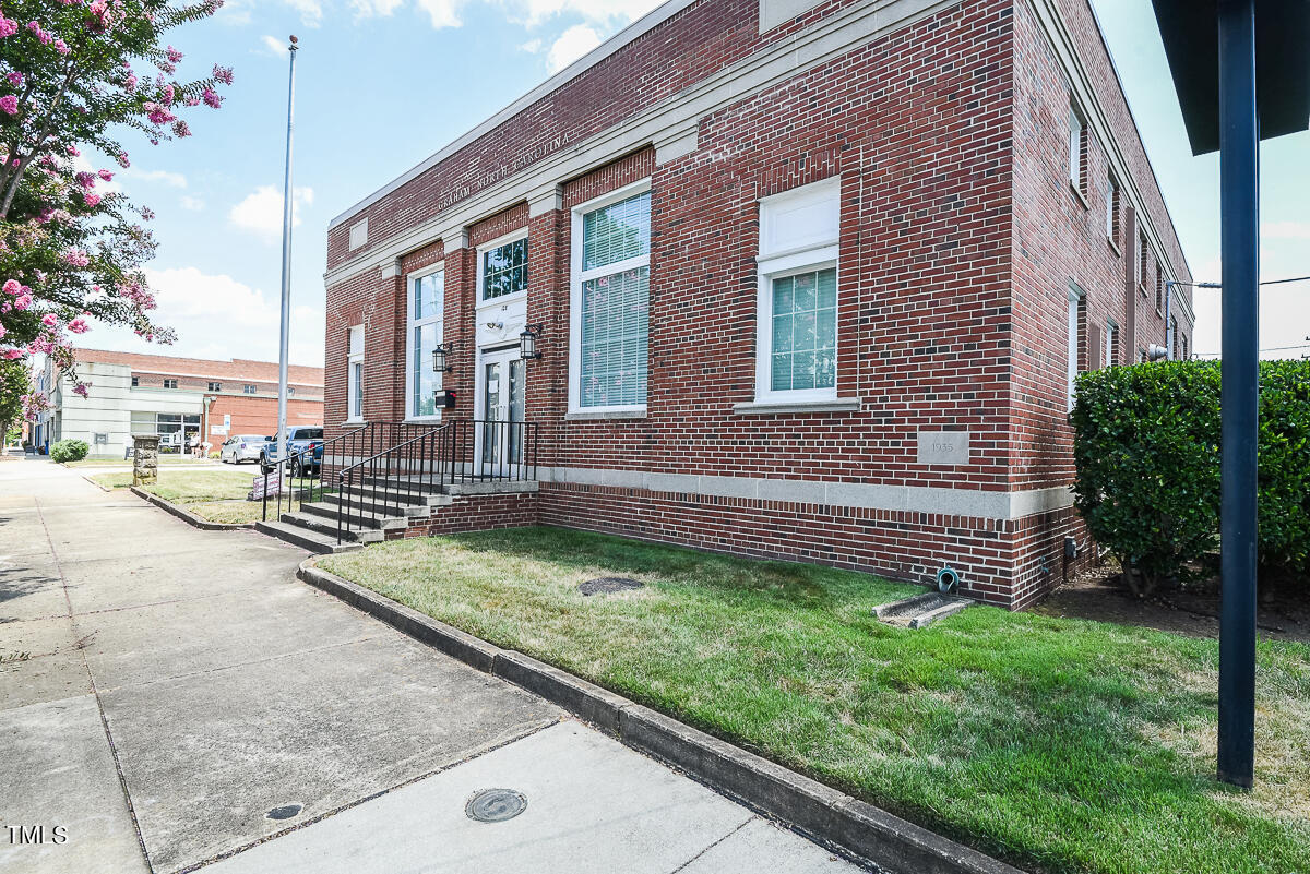 128 W Harden Street
