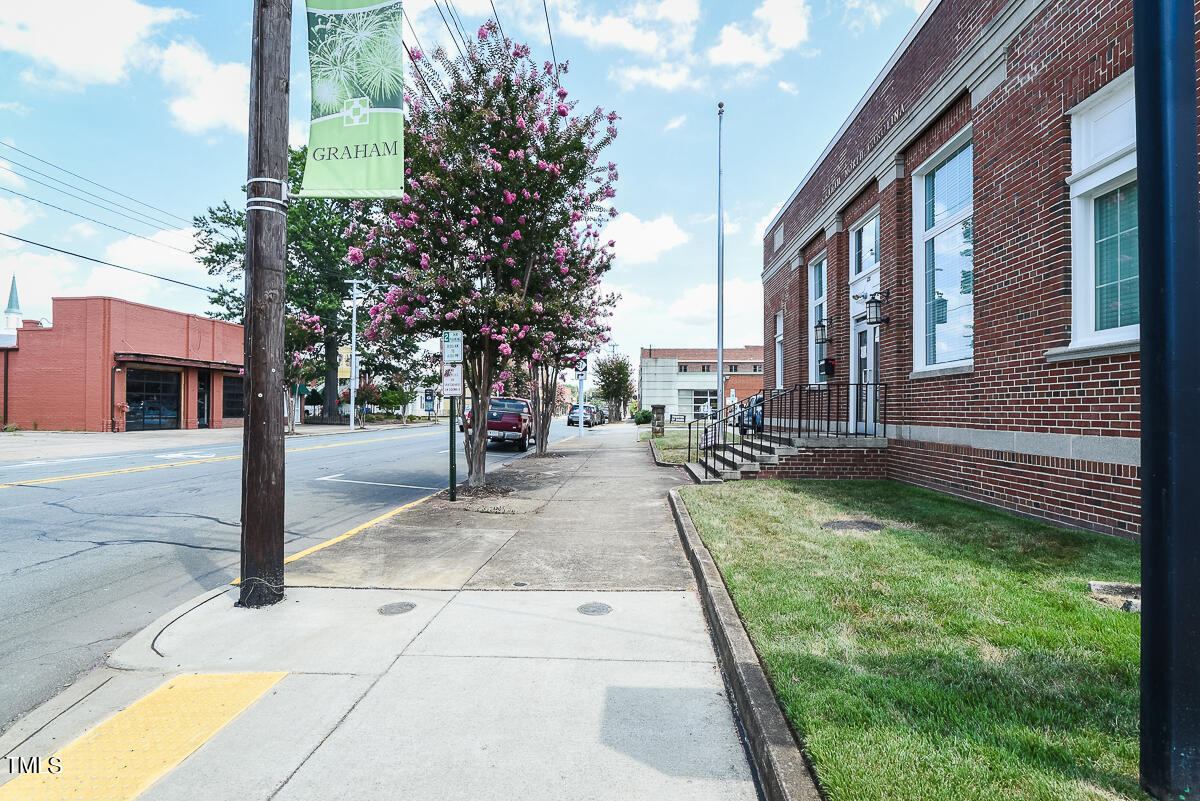128 W Harden Street
