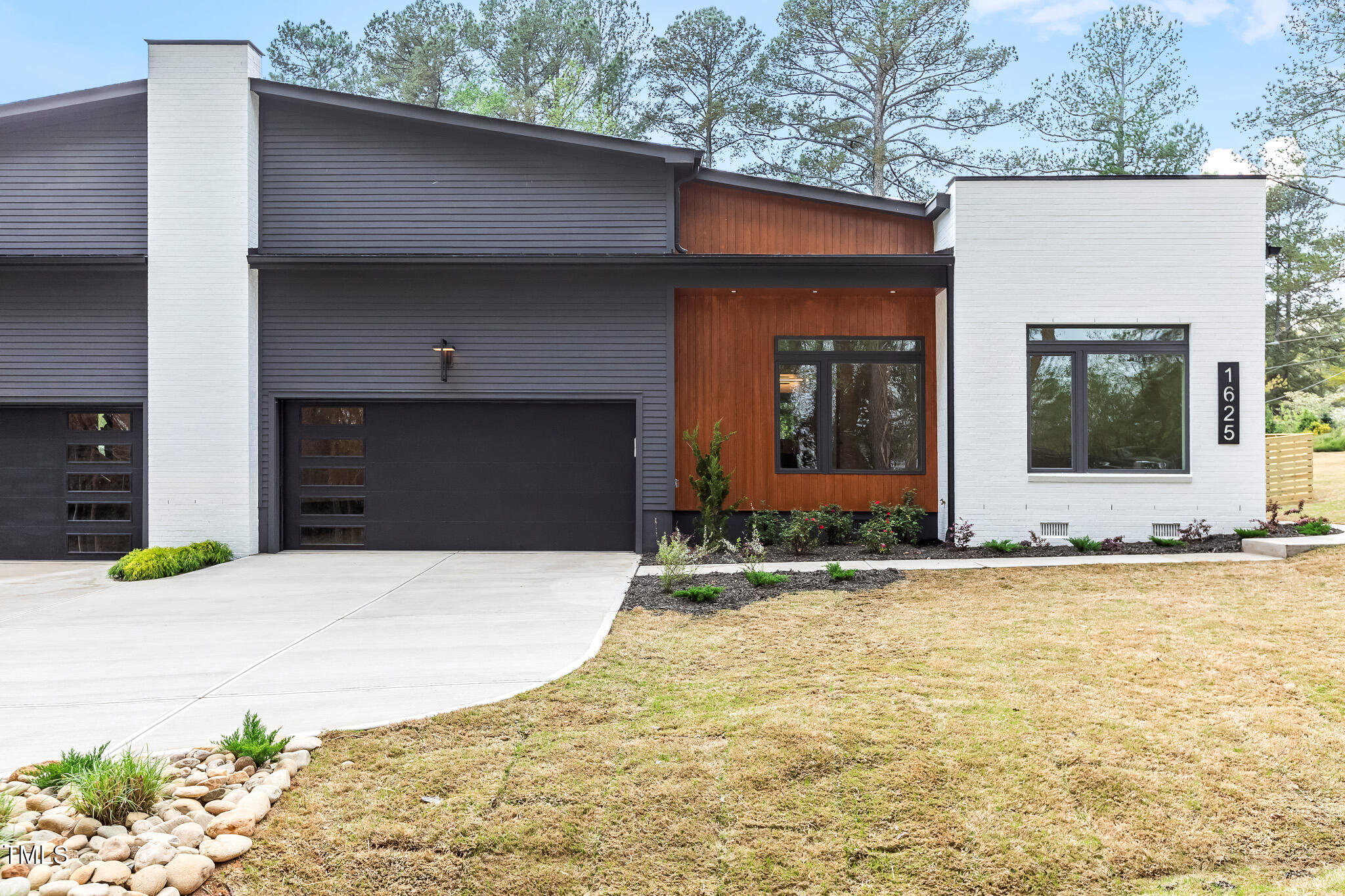 1625 Bruce Circle