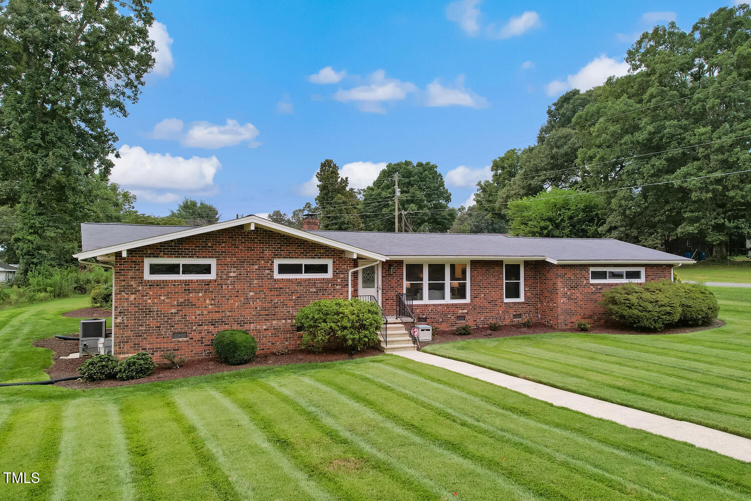 1242 Dogwood Street