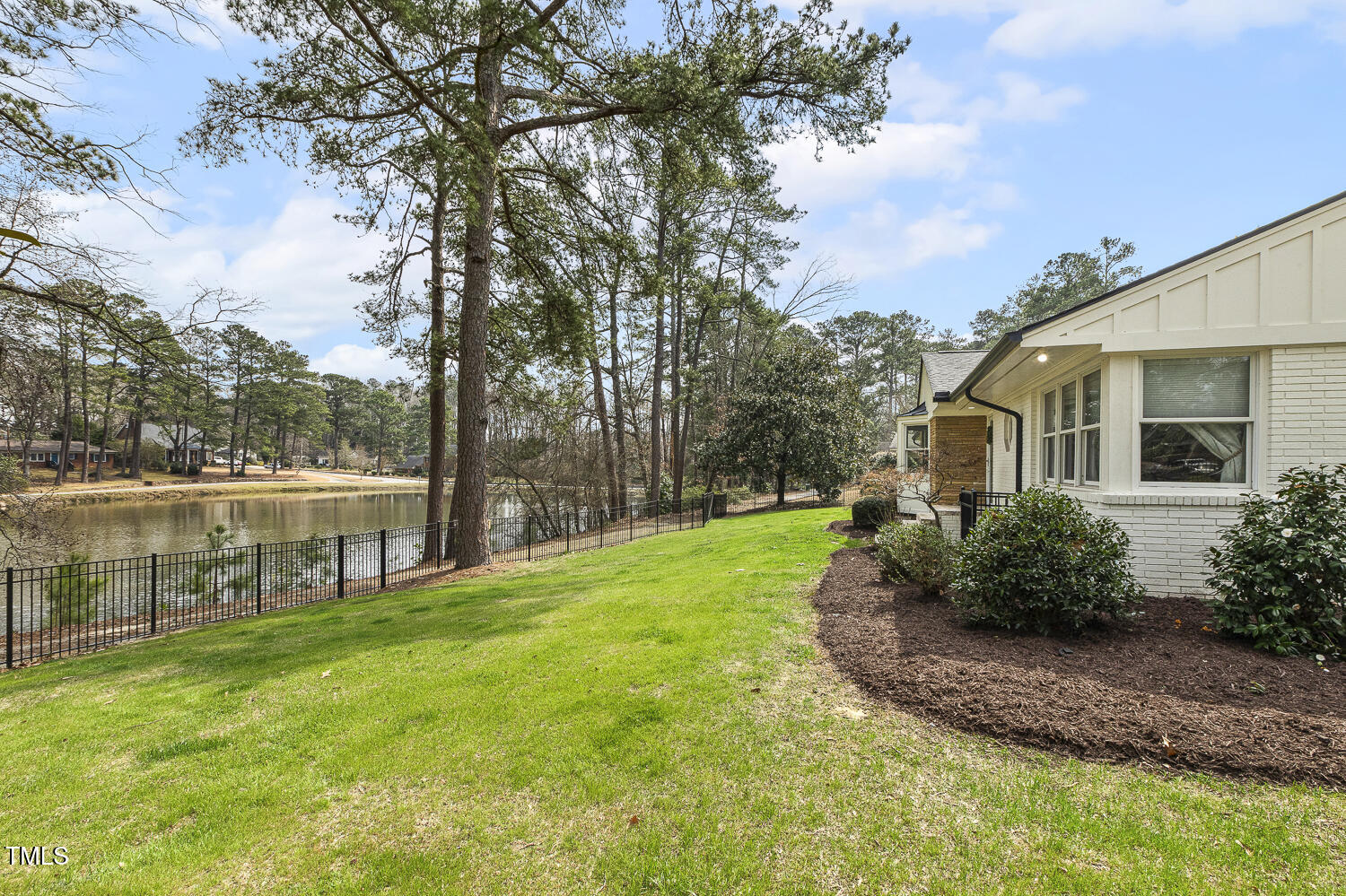 100 W Lakeside Drive