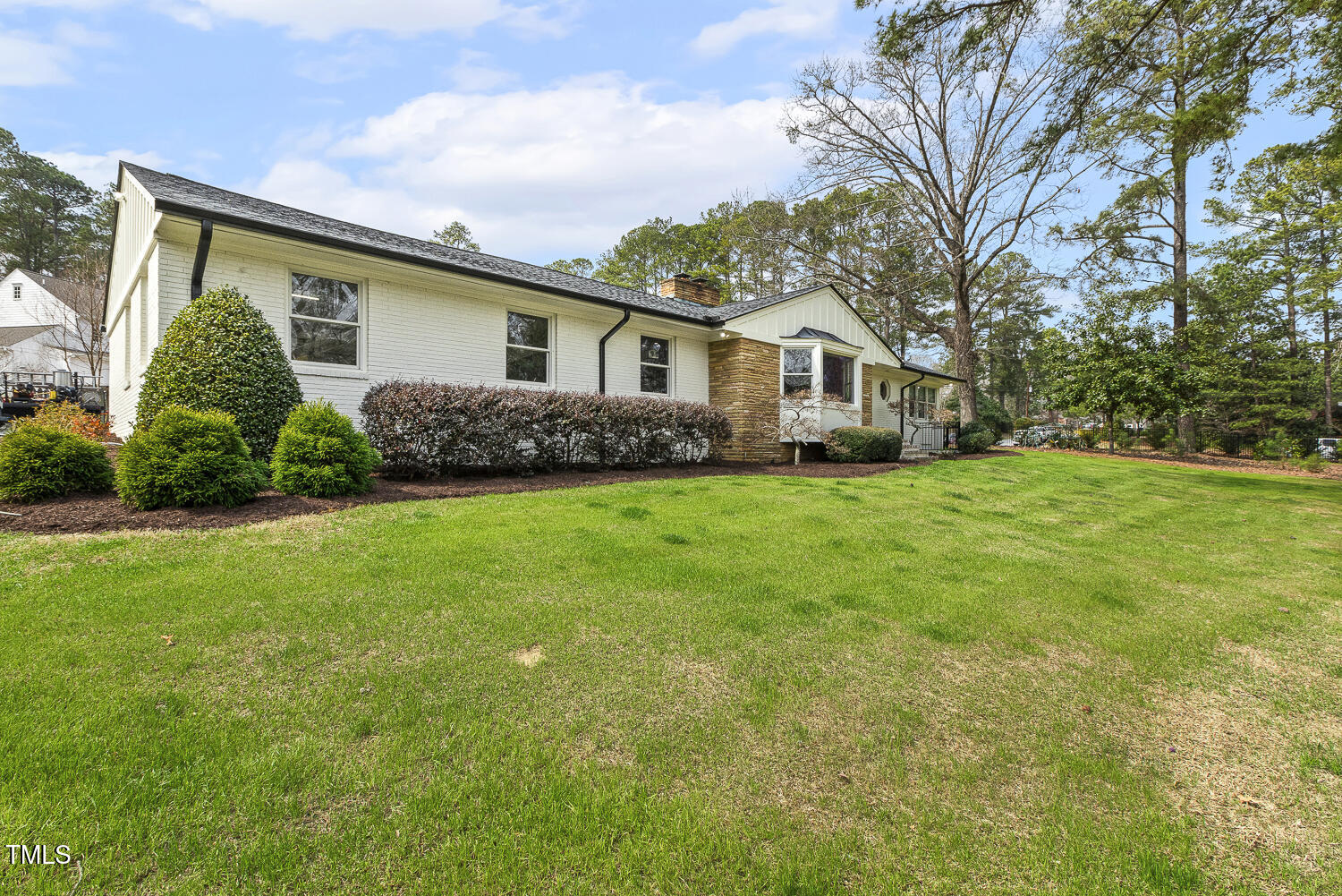 100 W Lakeside Drive