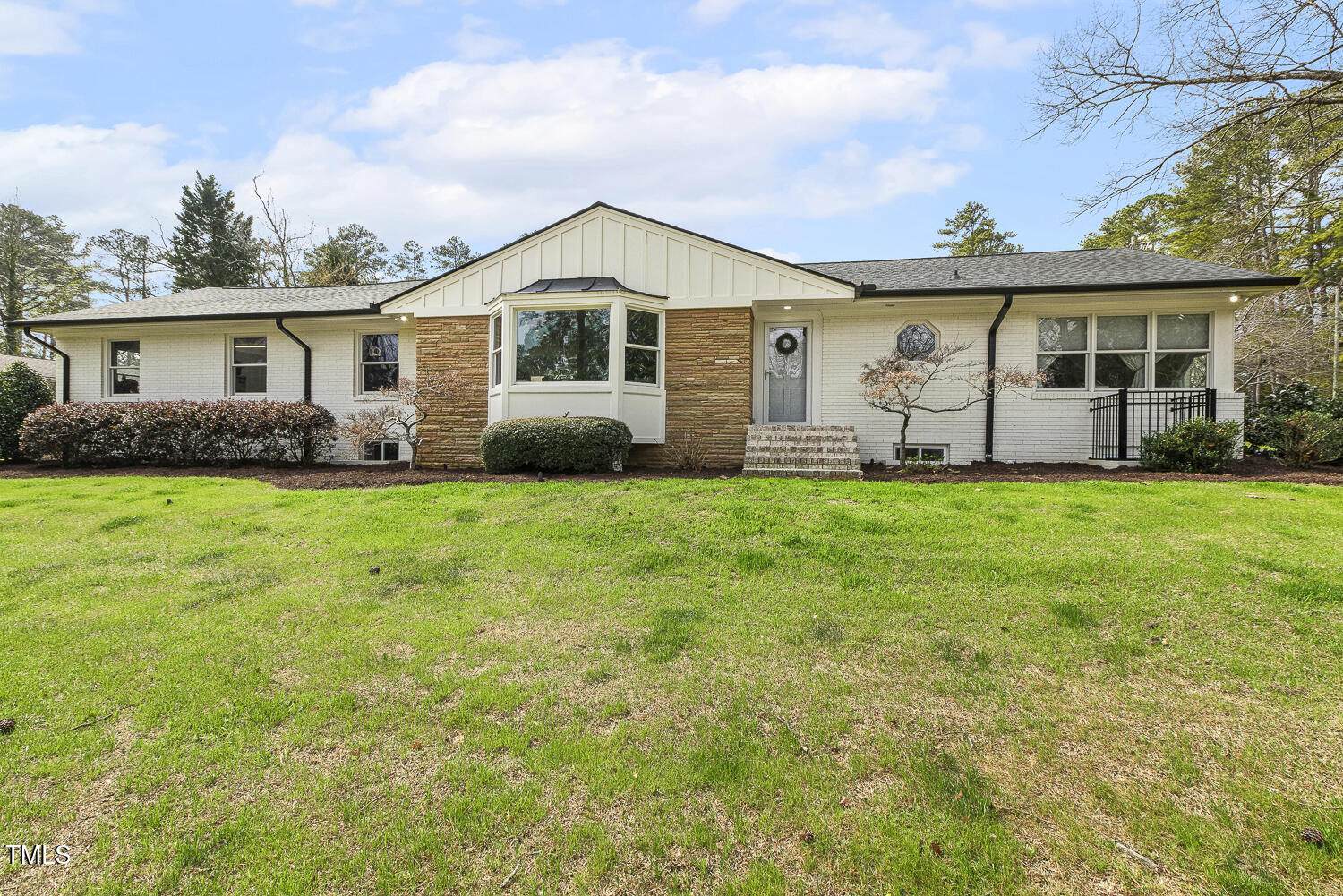 100 W Lakeside Drive