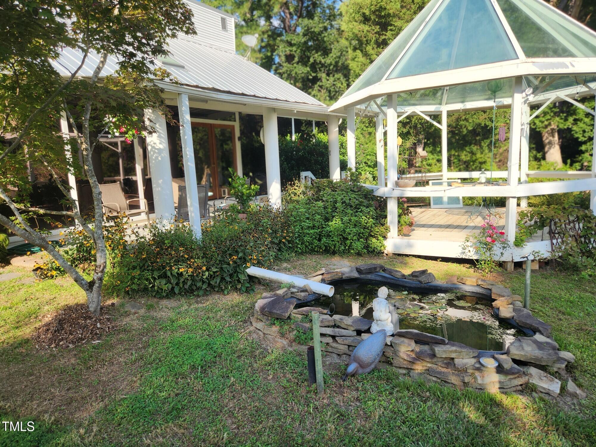 806 Davis Road