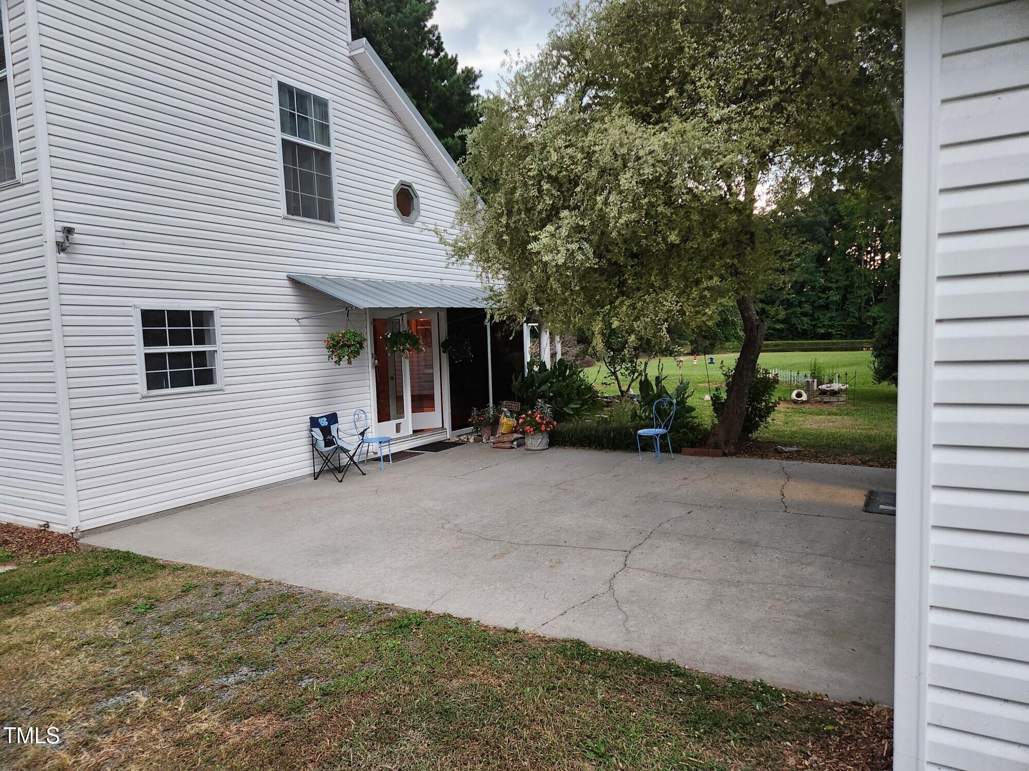 806 Davis Road