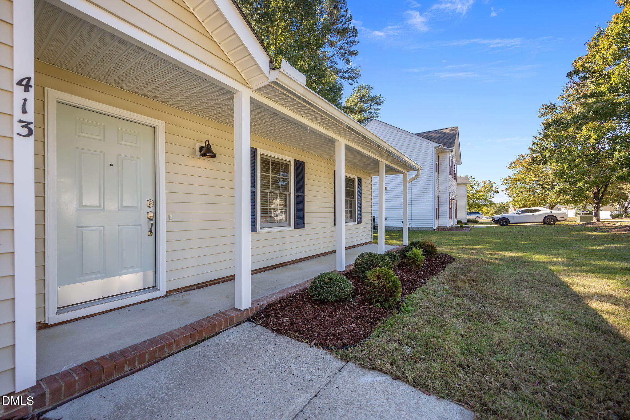 413 Laurens Way