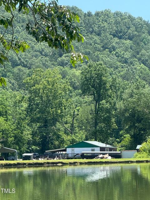 1694 Polly Spout Road Marion NC 28752