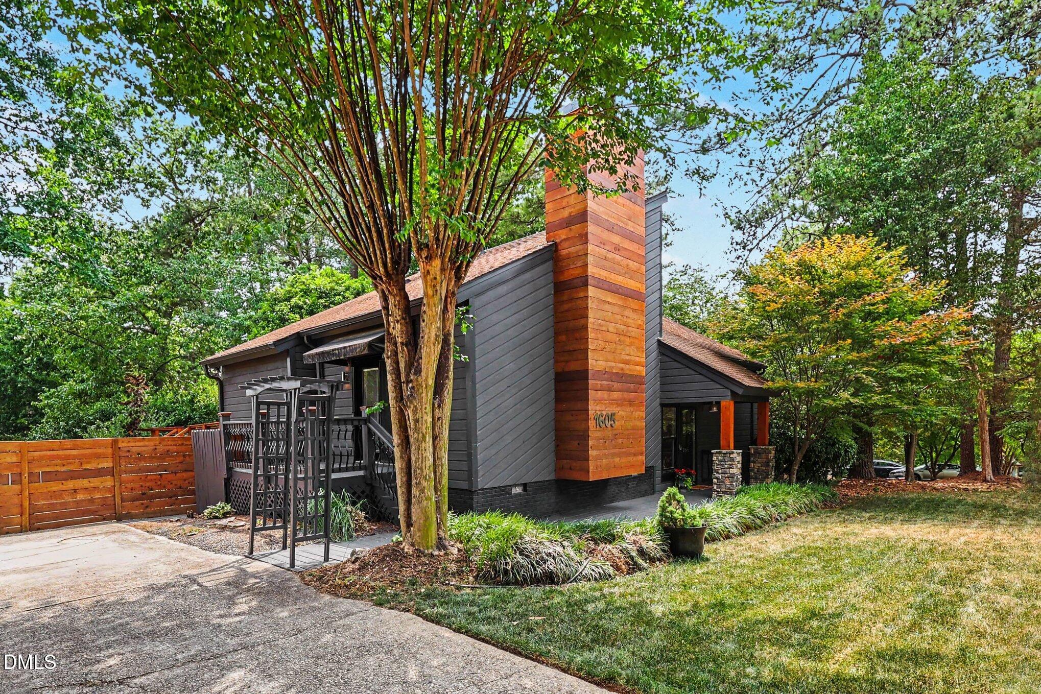 1605 Lakepark Drive