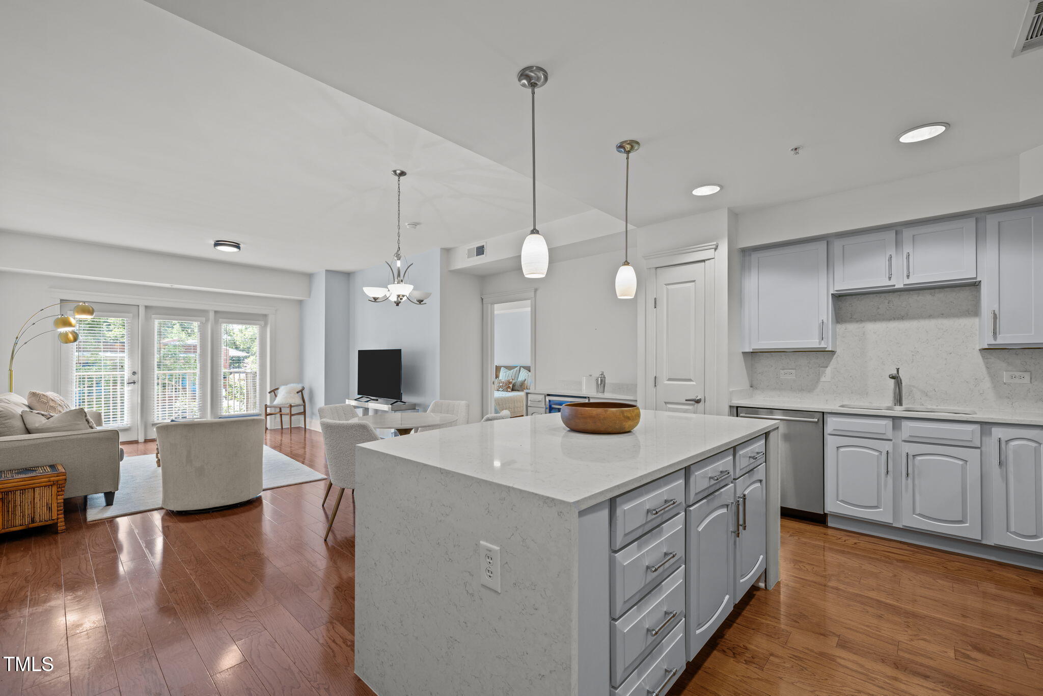 222 Glenwood Avenue 313