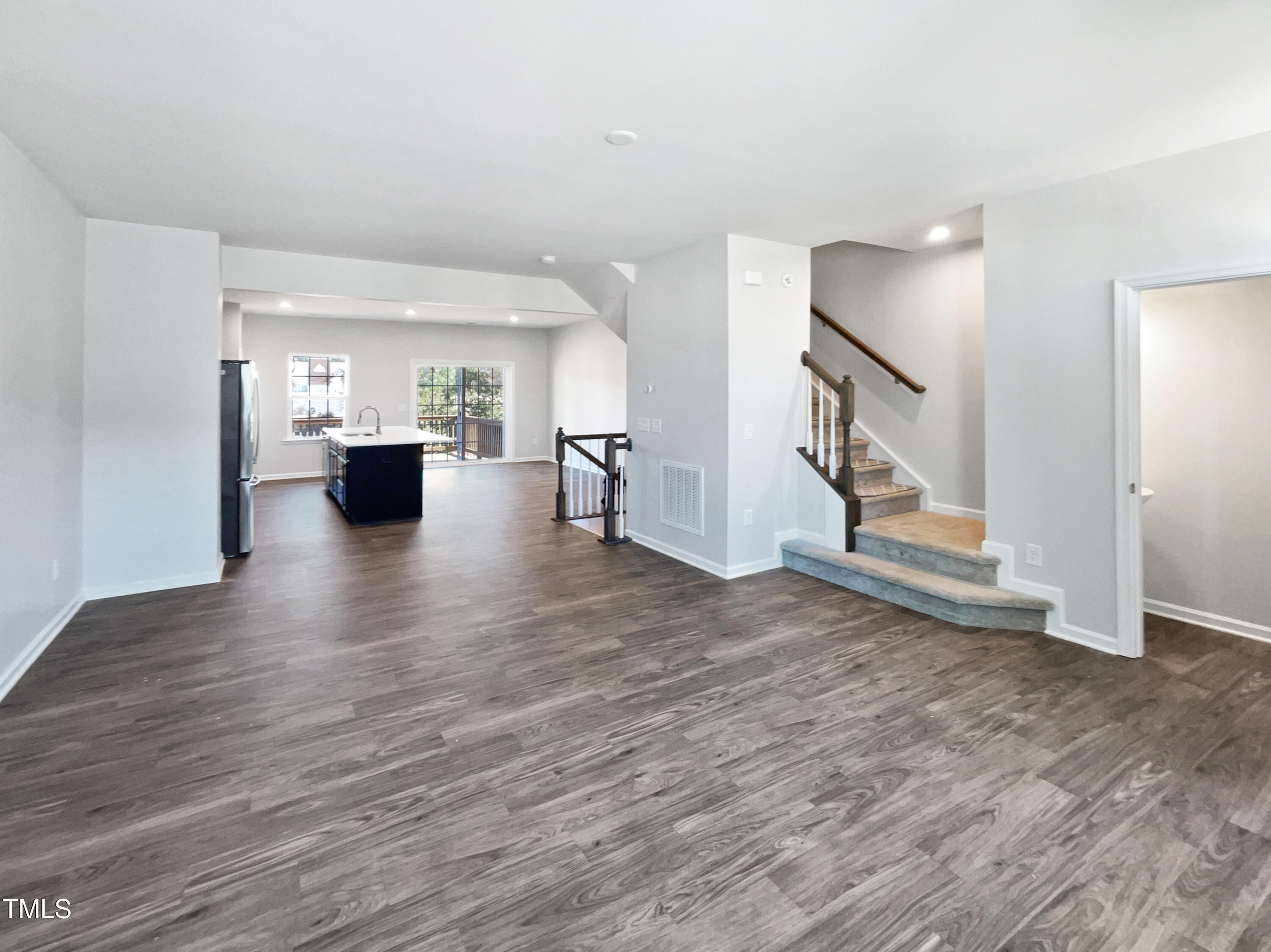 901 Arnold Place Drive