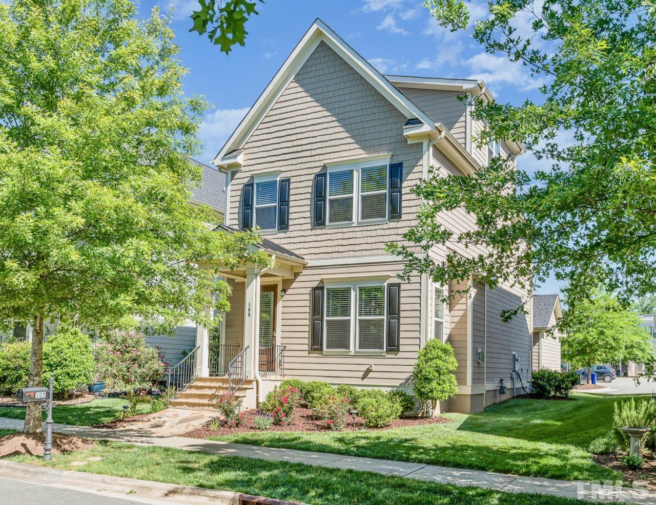 105 Della Street