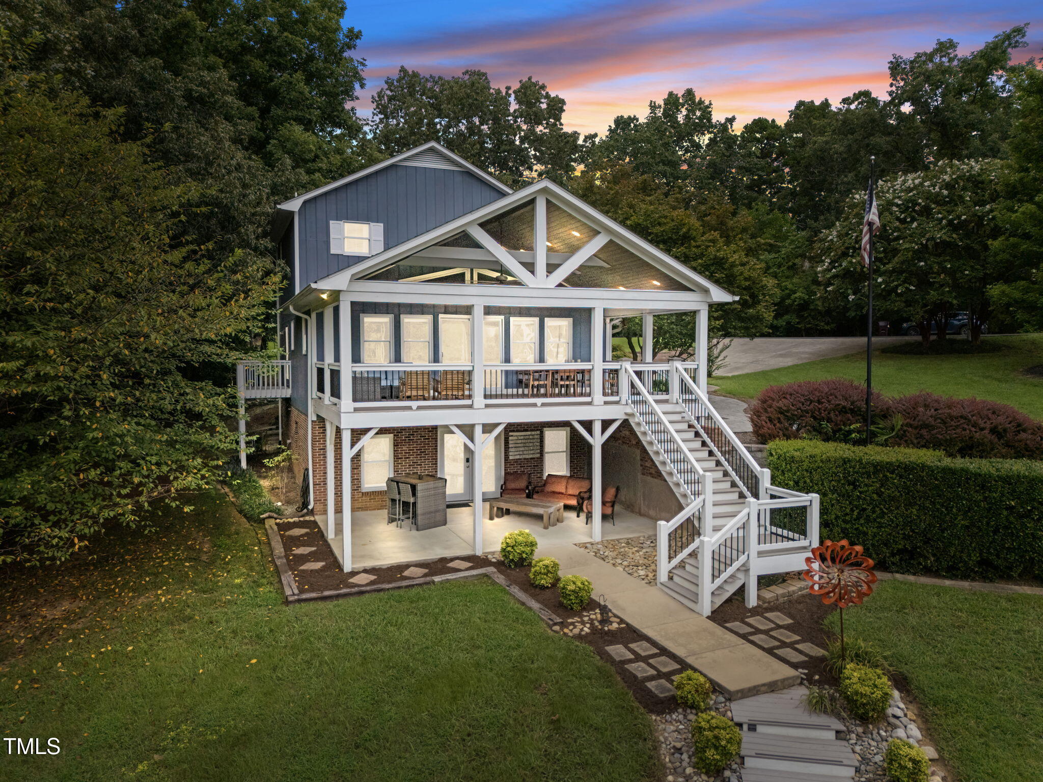 120 Rock Pointe Drive