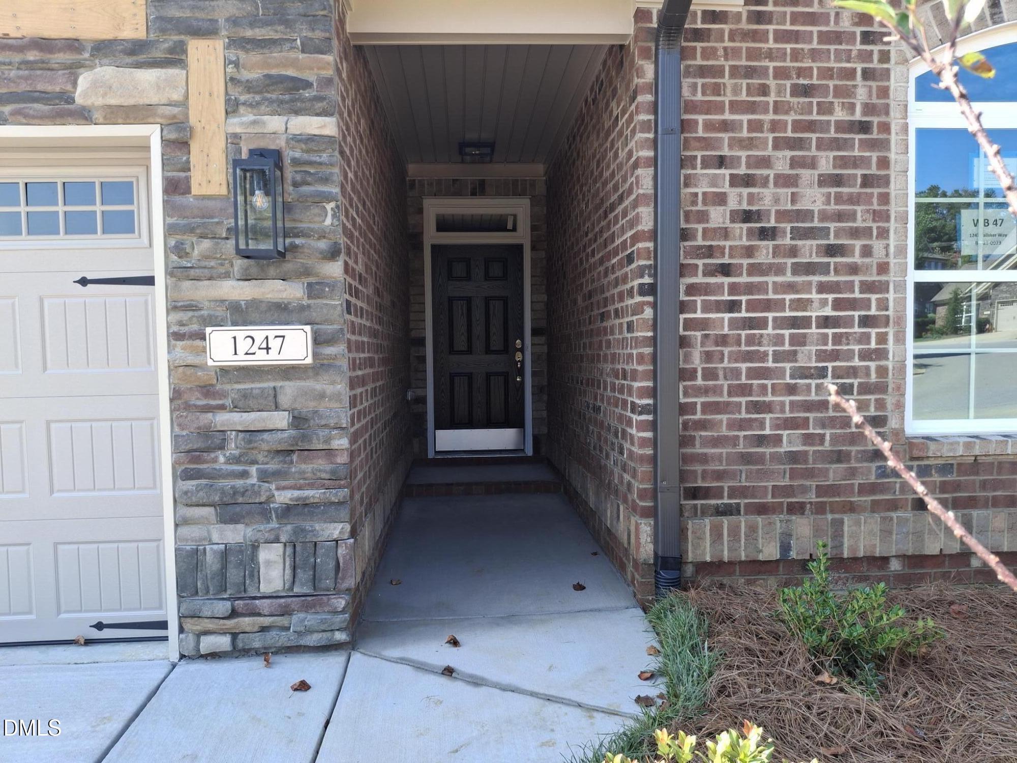 1247 Talisker Way 47