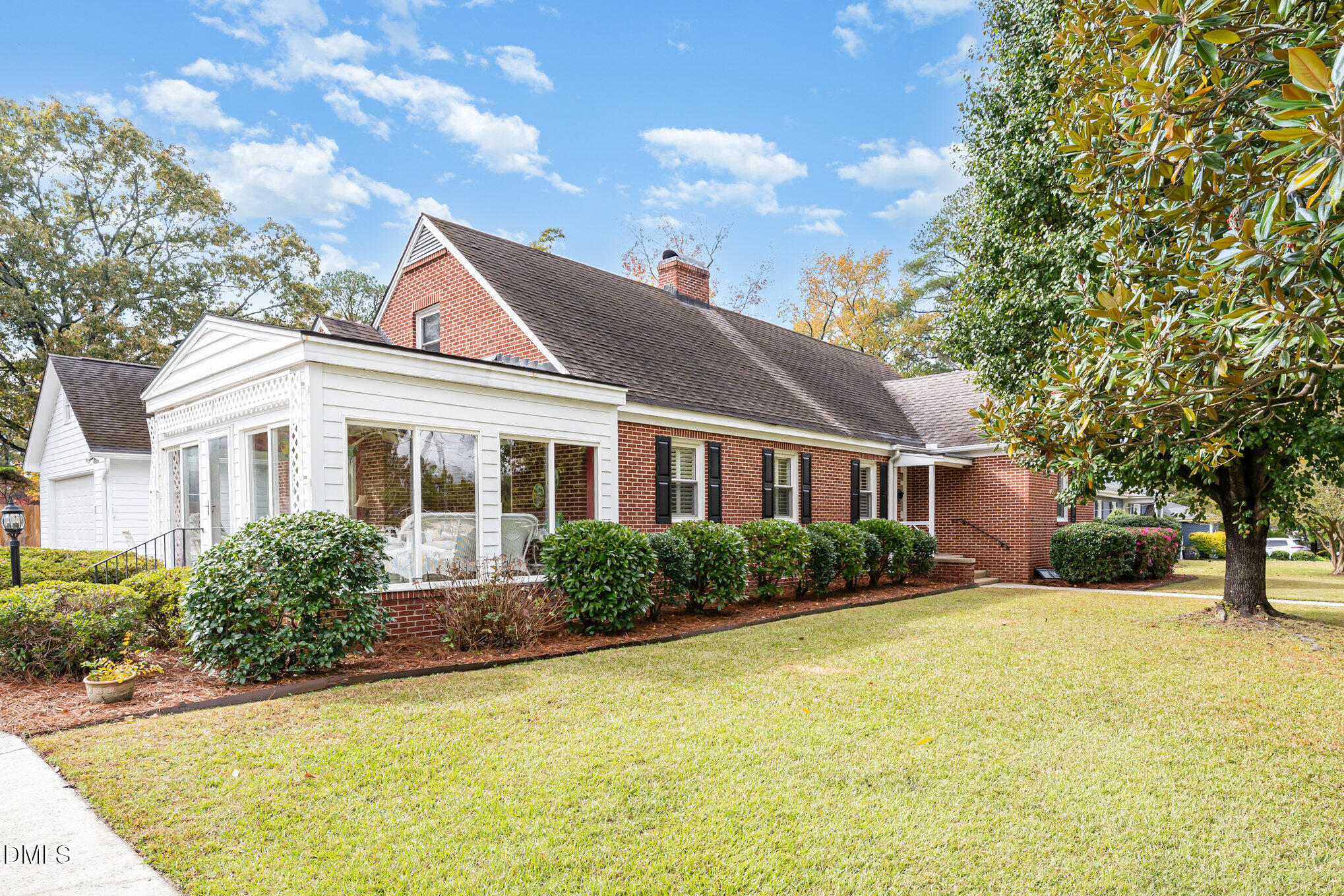 113 W Riverside Drive