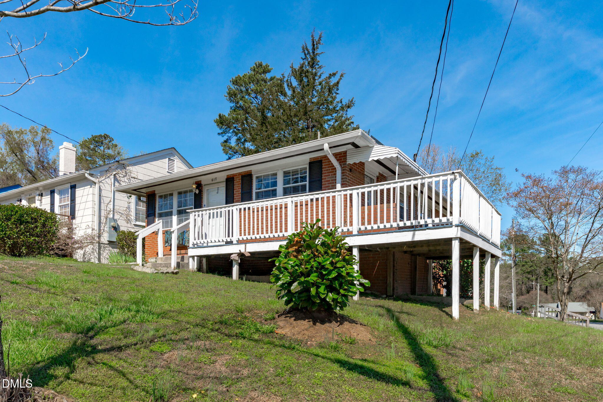 617 E Maynard Avenue