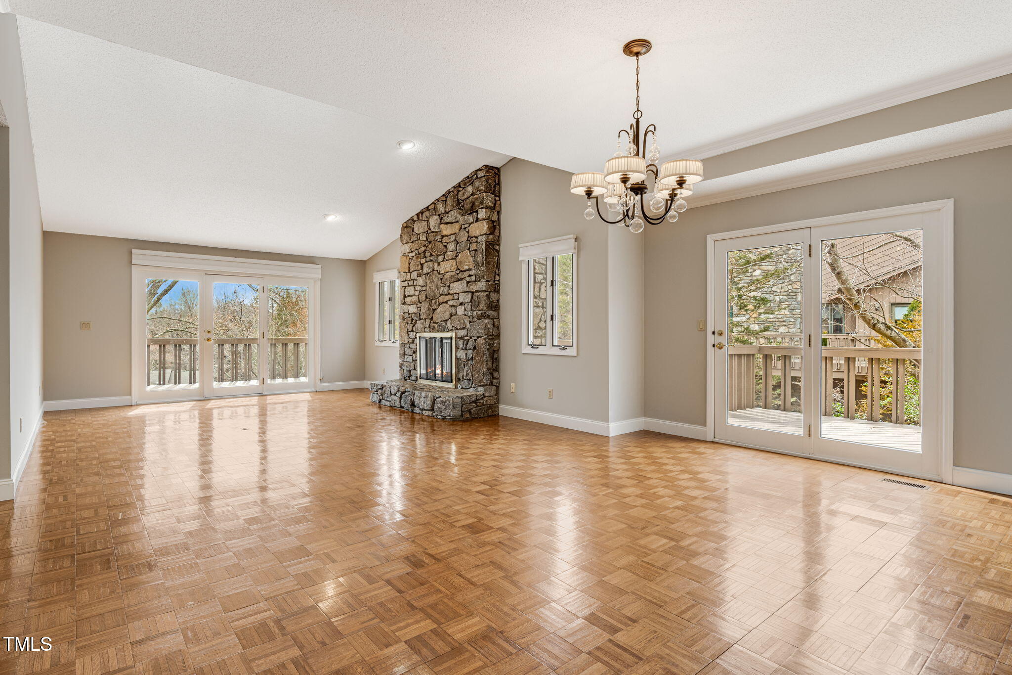 16 Ridgeview Drive
