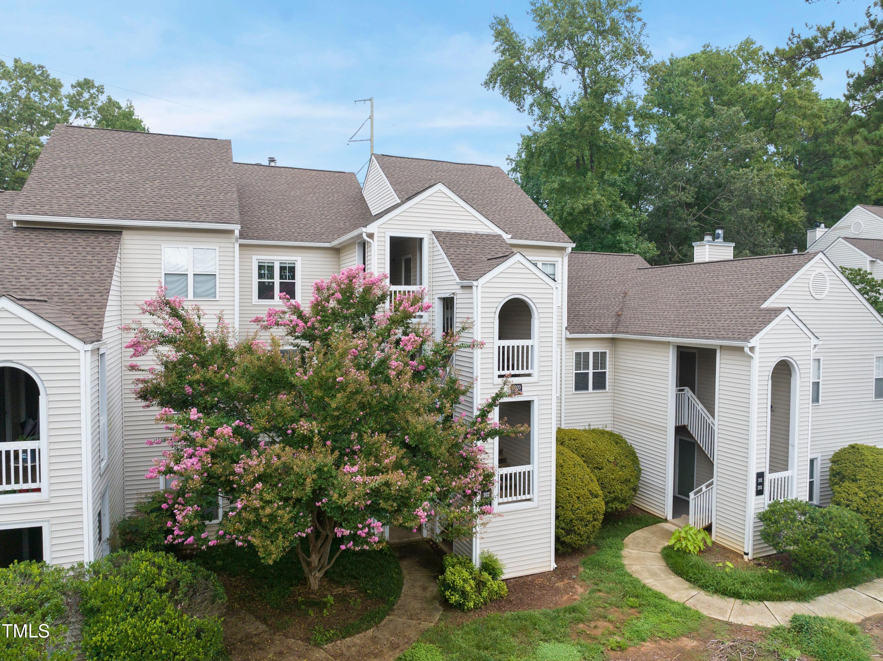 View Raleigh, NC 27606 property