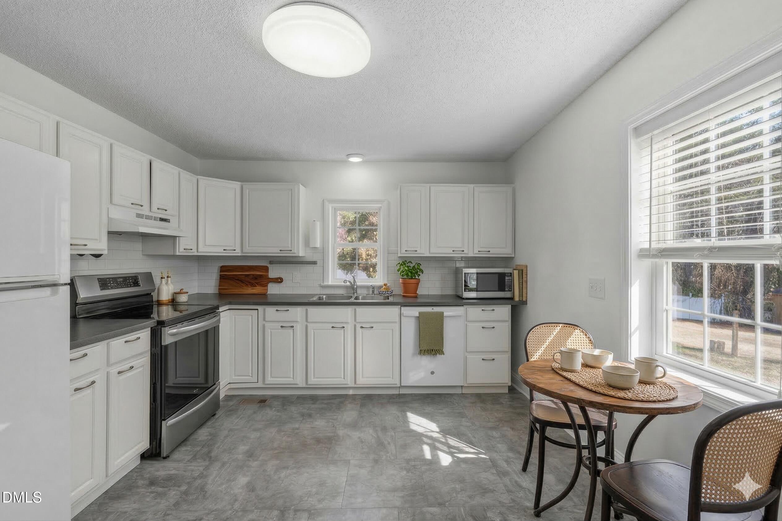 5221 Old Powell Road