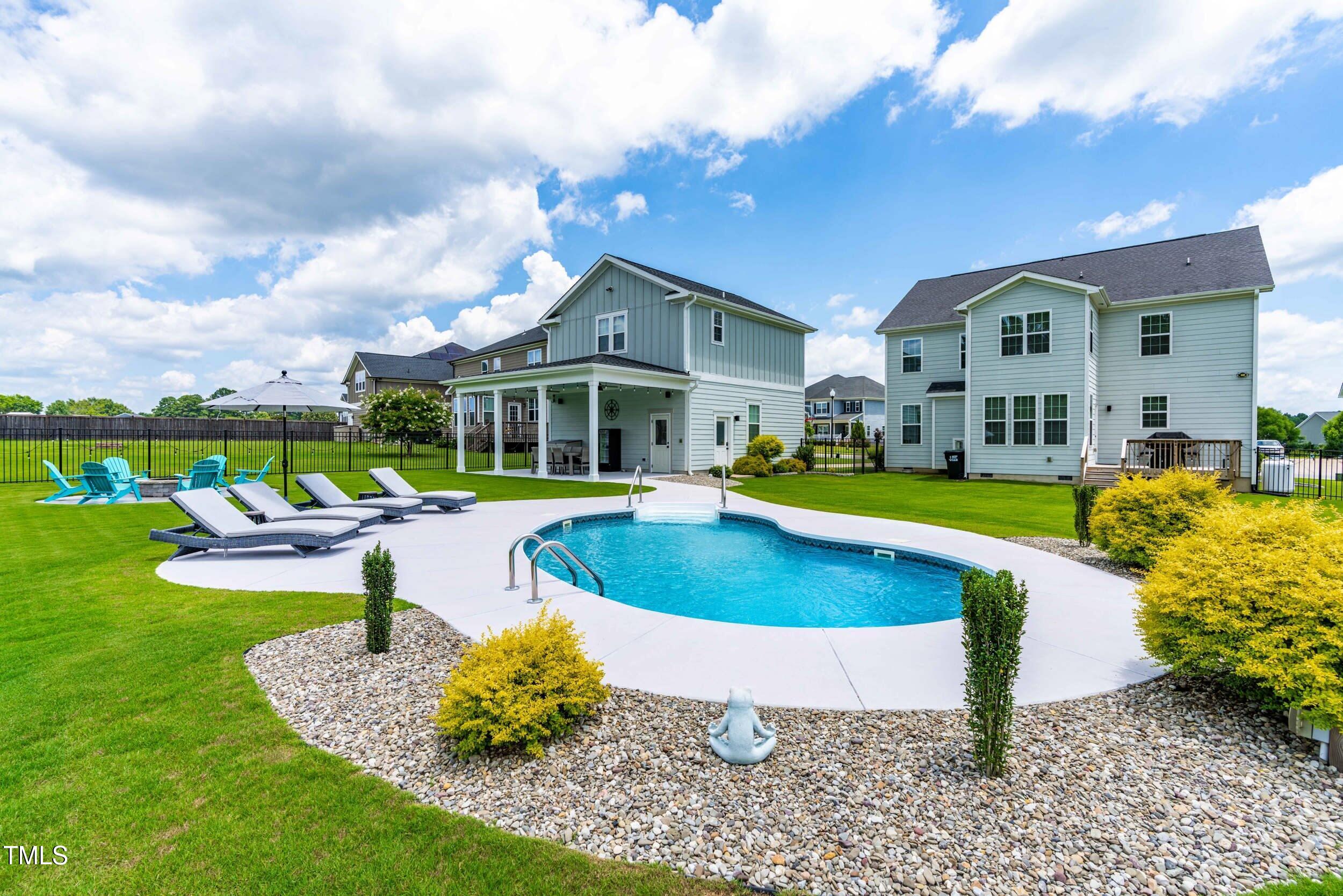 79 E Wellesley Drive