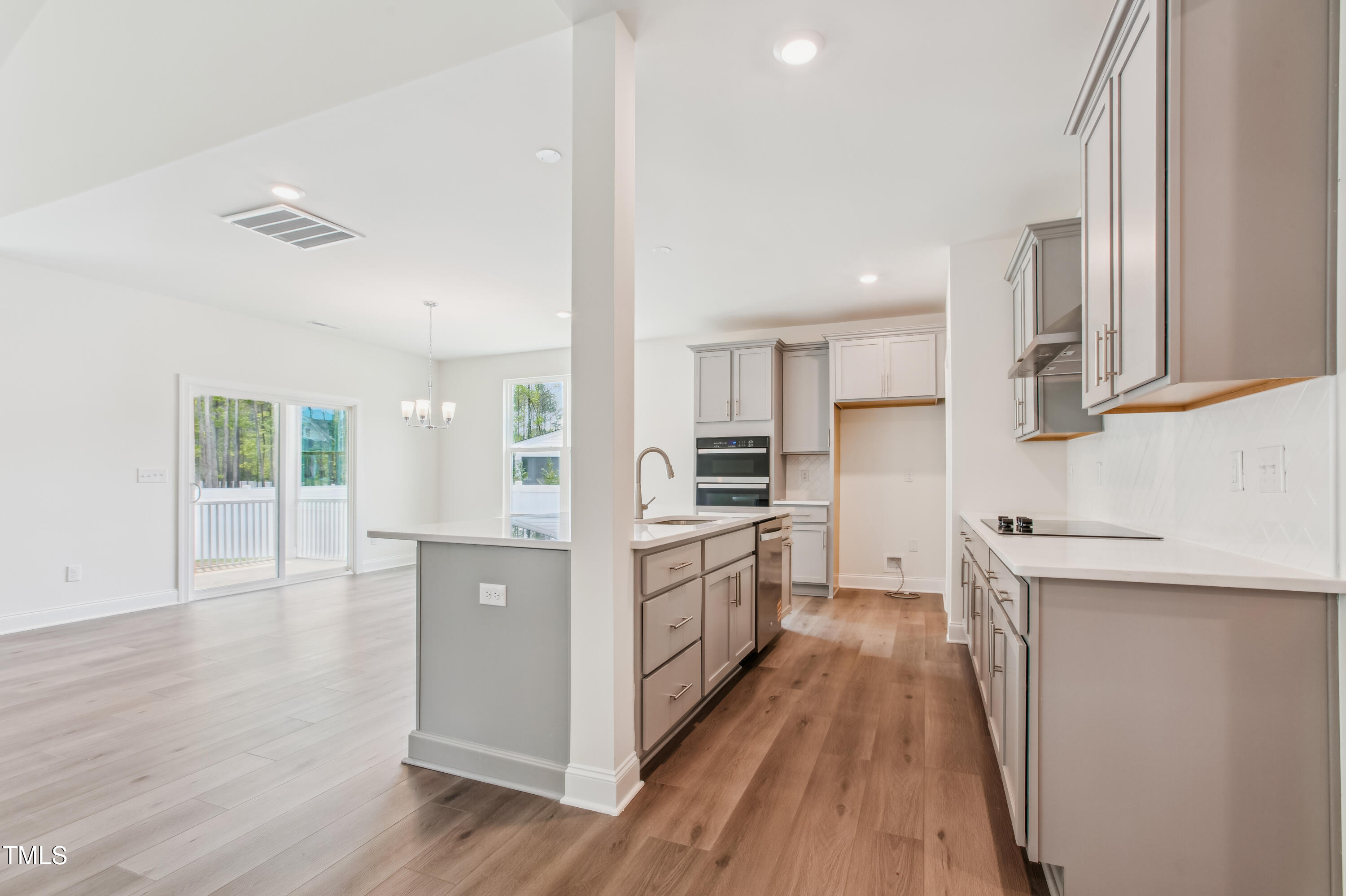 111 Artic Circle