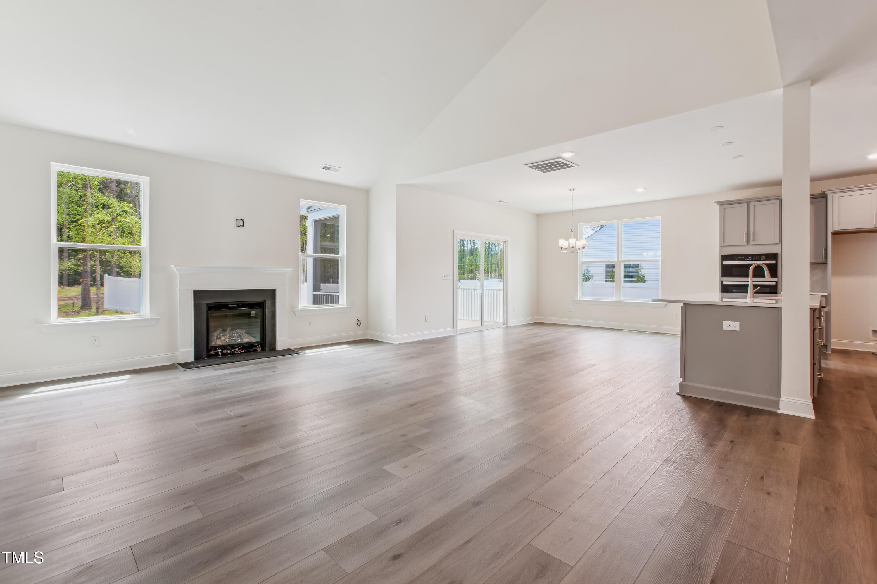 111 Artic Circle