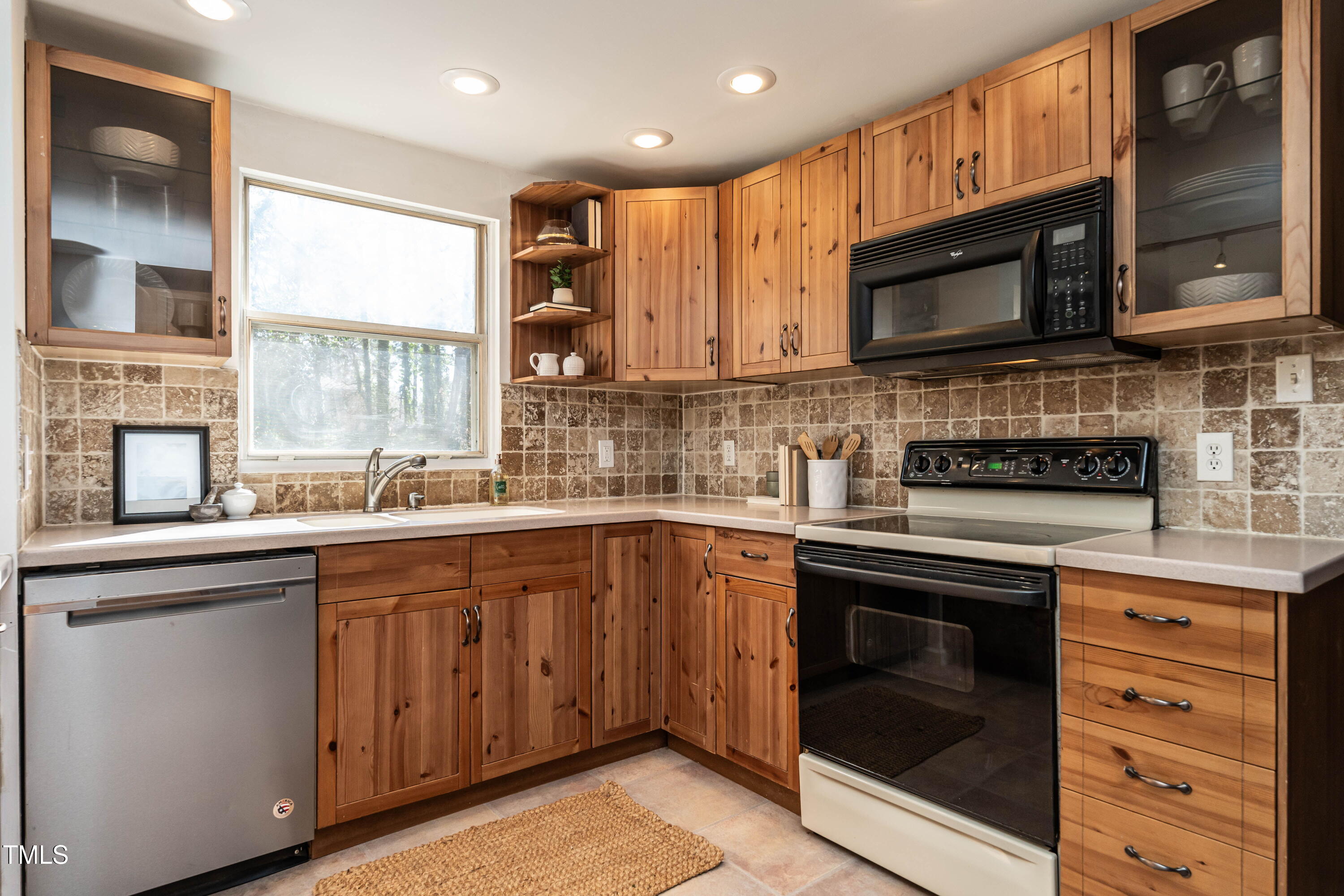 Raleigh, North Carolina 27615, United States, 4 Bedrooms Bedrooms, ,4 BathroomsBathrooms,Residential,Pending,8248