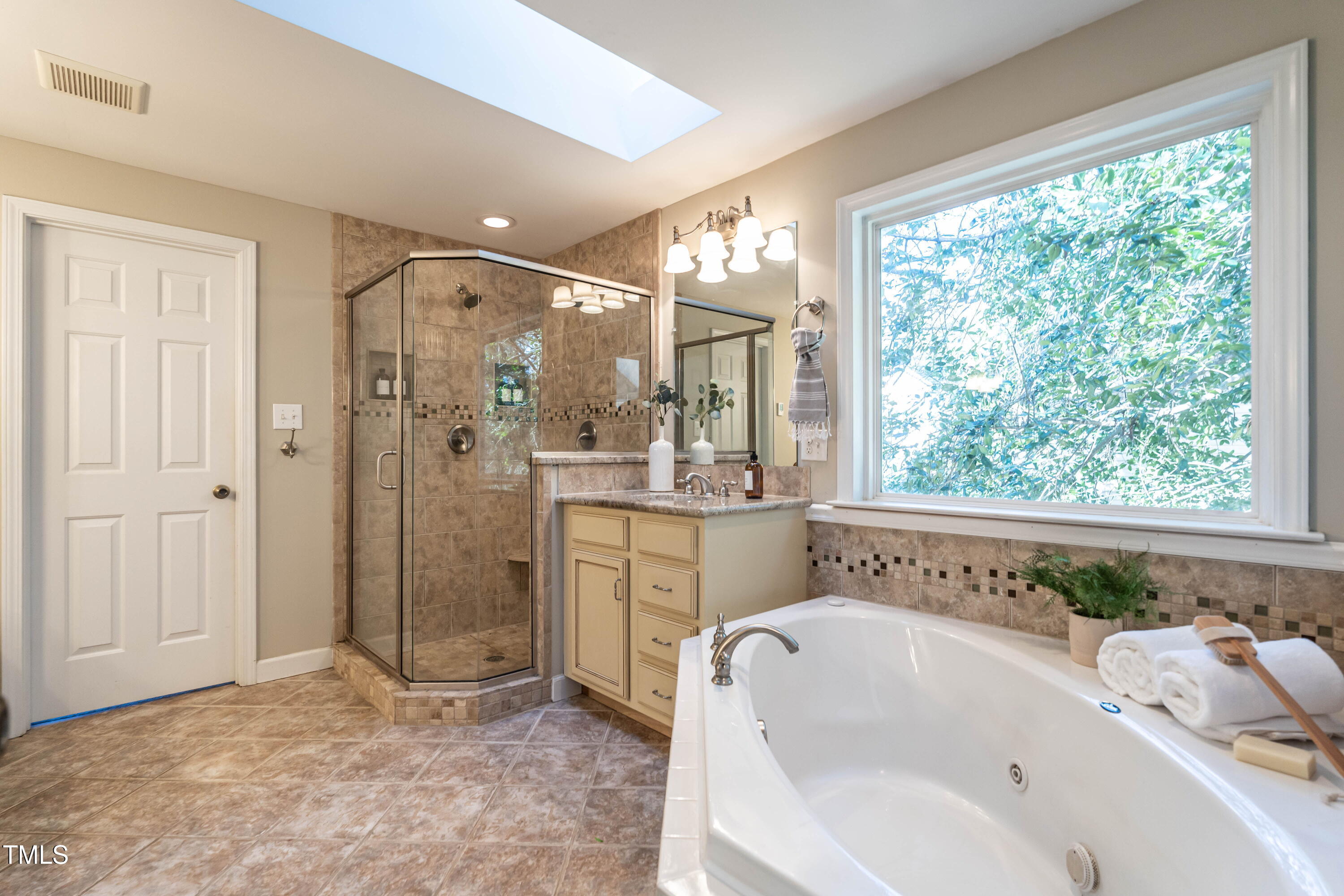 Raleigh, North Carolina 27615, United States, 4 Bedrooms Bedrooms, ,4 BathroomsBathrooms,Residential,Pending,8248