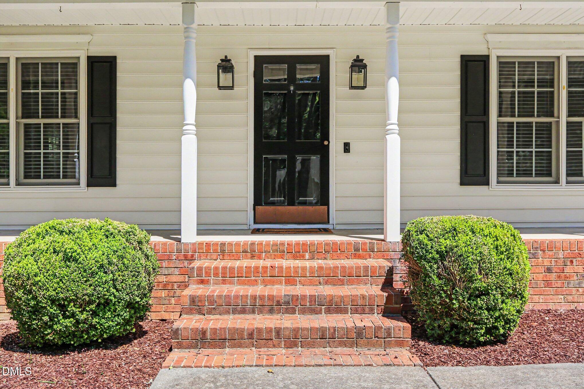 5586 Farmington Drive