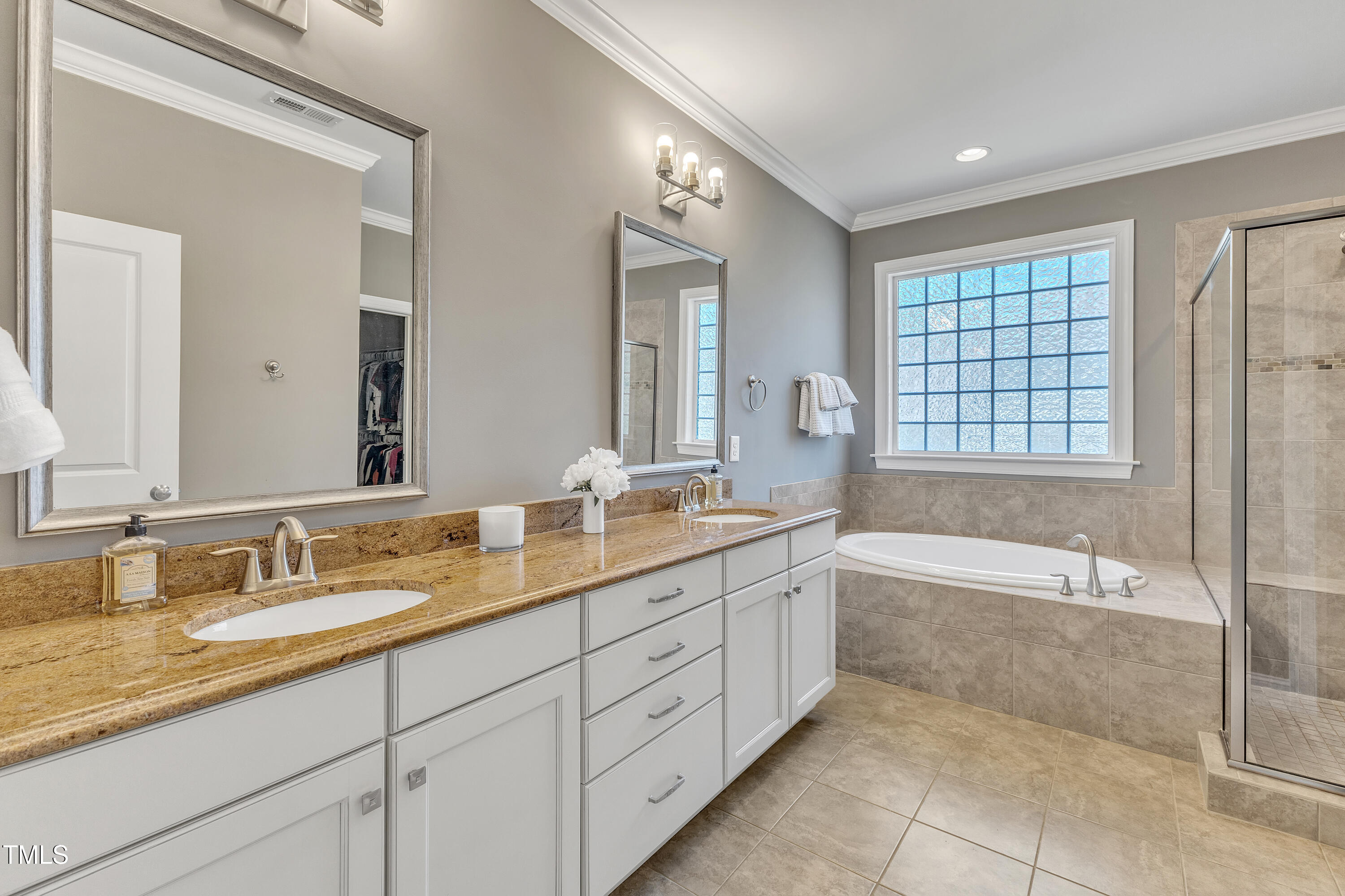 Rolesville, North Carolina 27571, United States, 5 Bedrooms Bedrooms, ,4 BathroomsBathrooms,Residential,Pending,121061