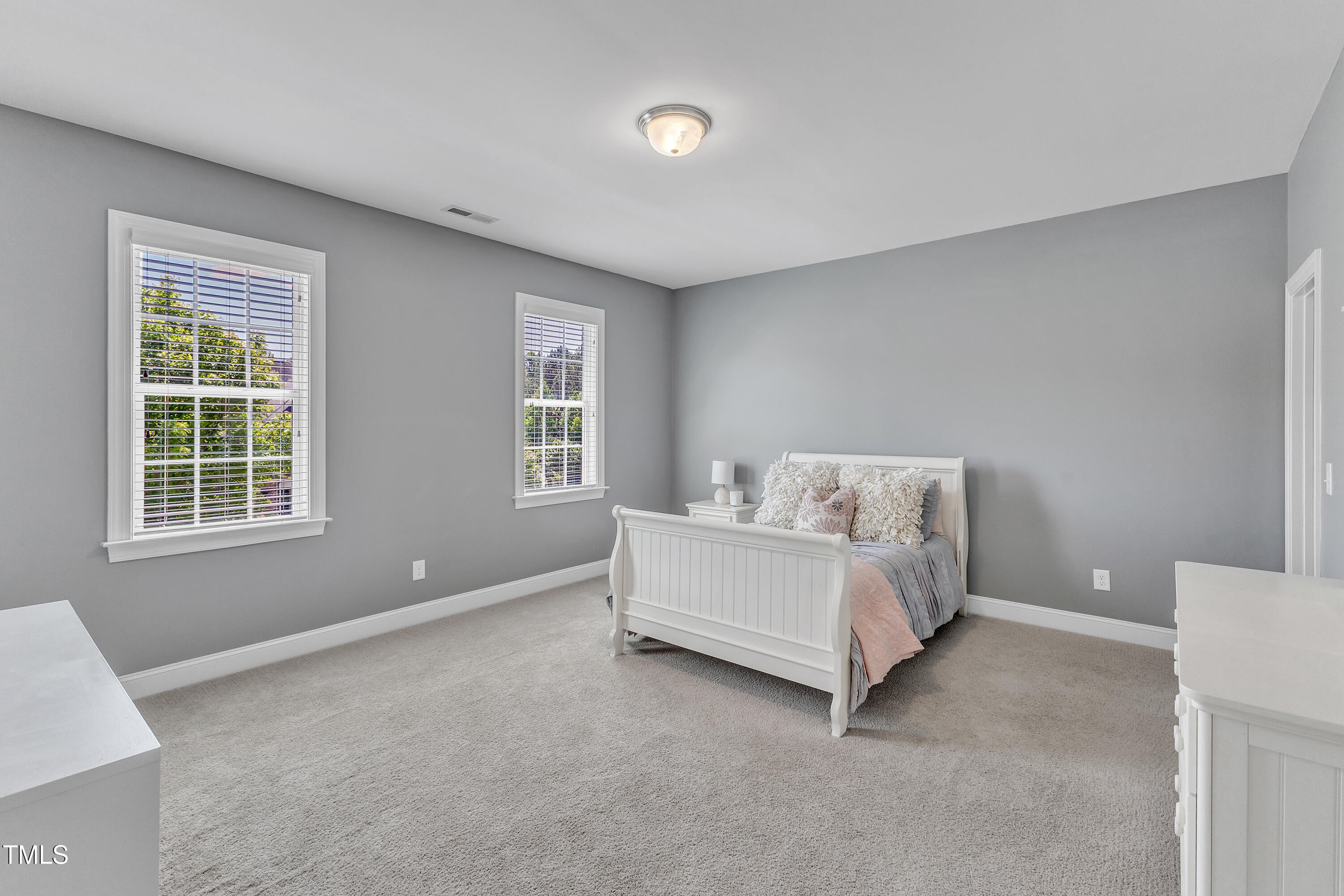 Rolesville, North Carolina 27571, United States, 5 Bedrooms Bedrooms, ,4 BathroomsBathrooms,Residential,Pending,121061