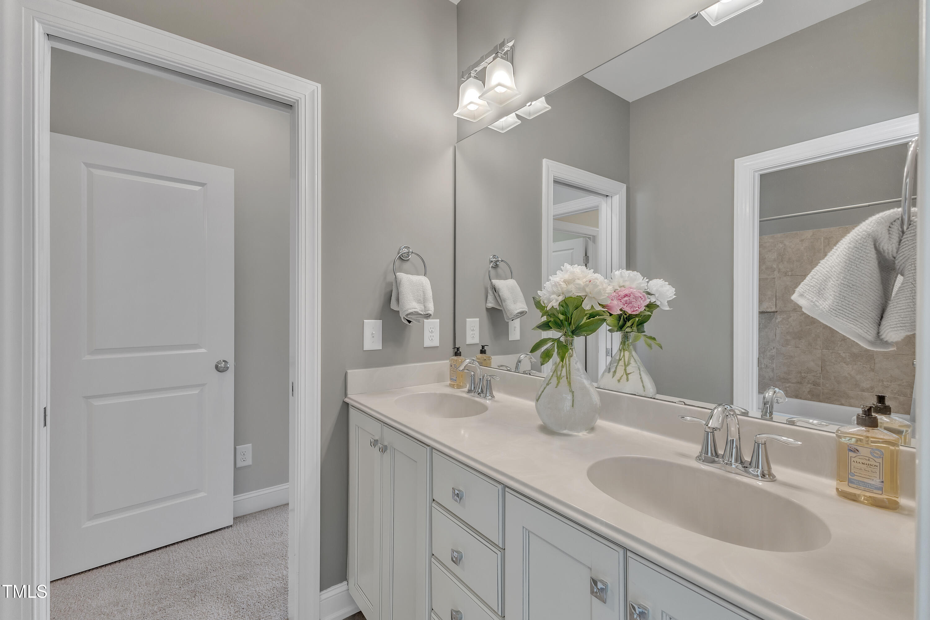 Rolesville, North Carolina 27571, United States, 5 Bedrooms Bedrooms, ,4 BathroomsBathrooms,Residential,Pending,121061