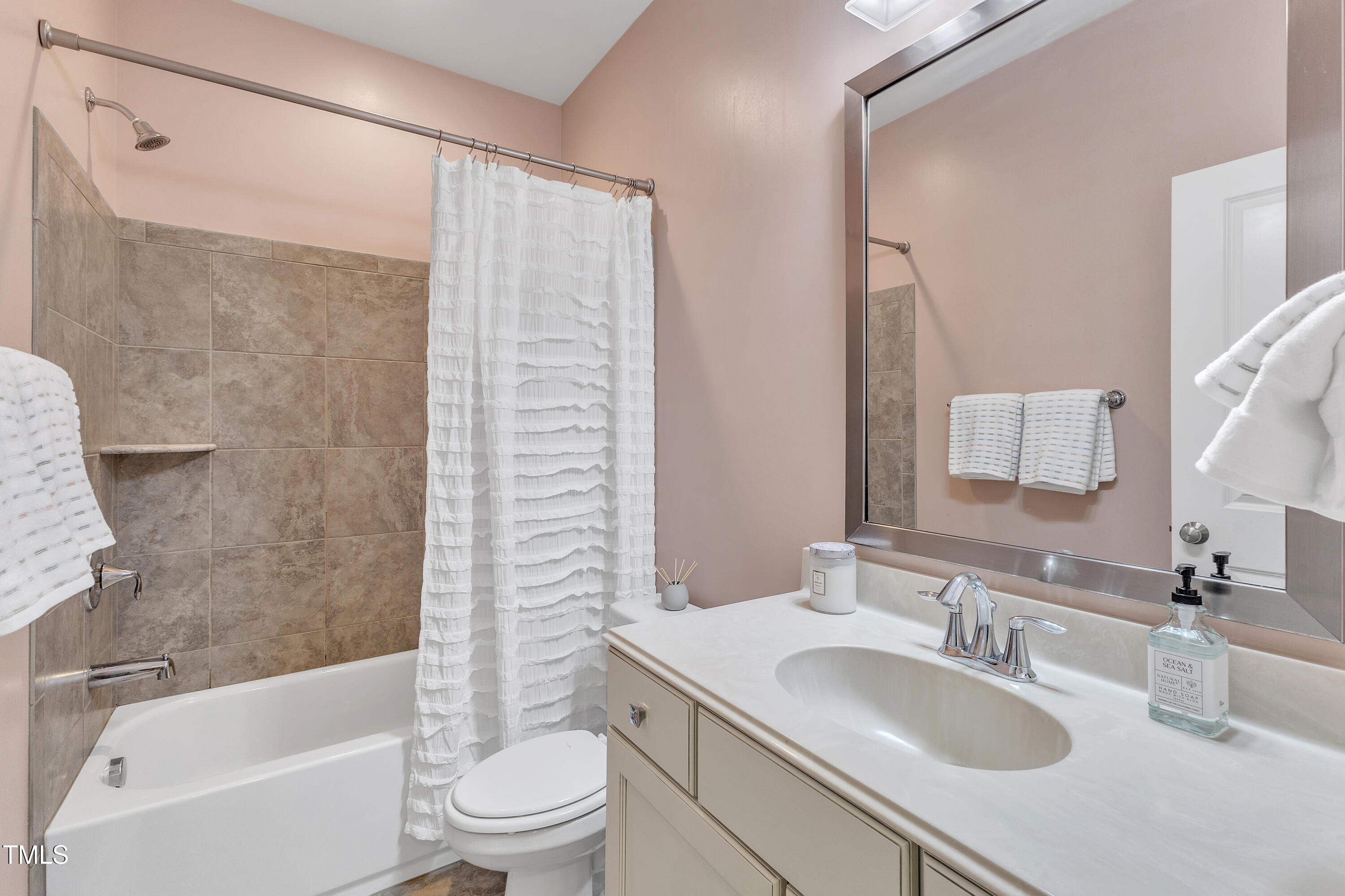 Rolesville, North Carolina 27571, United States, 5 Bedrooms Bedrooms, ,4 BathroomsBathrooms,Residential,Pending,121061