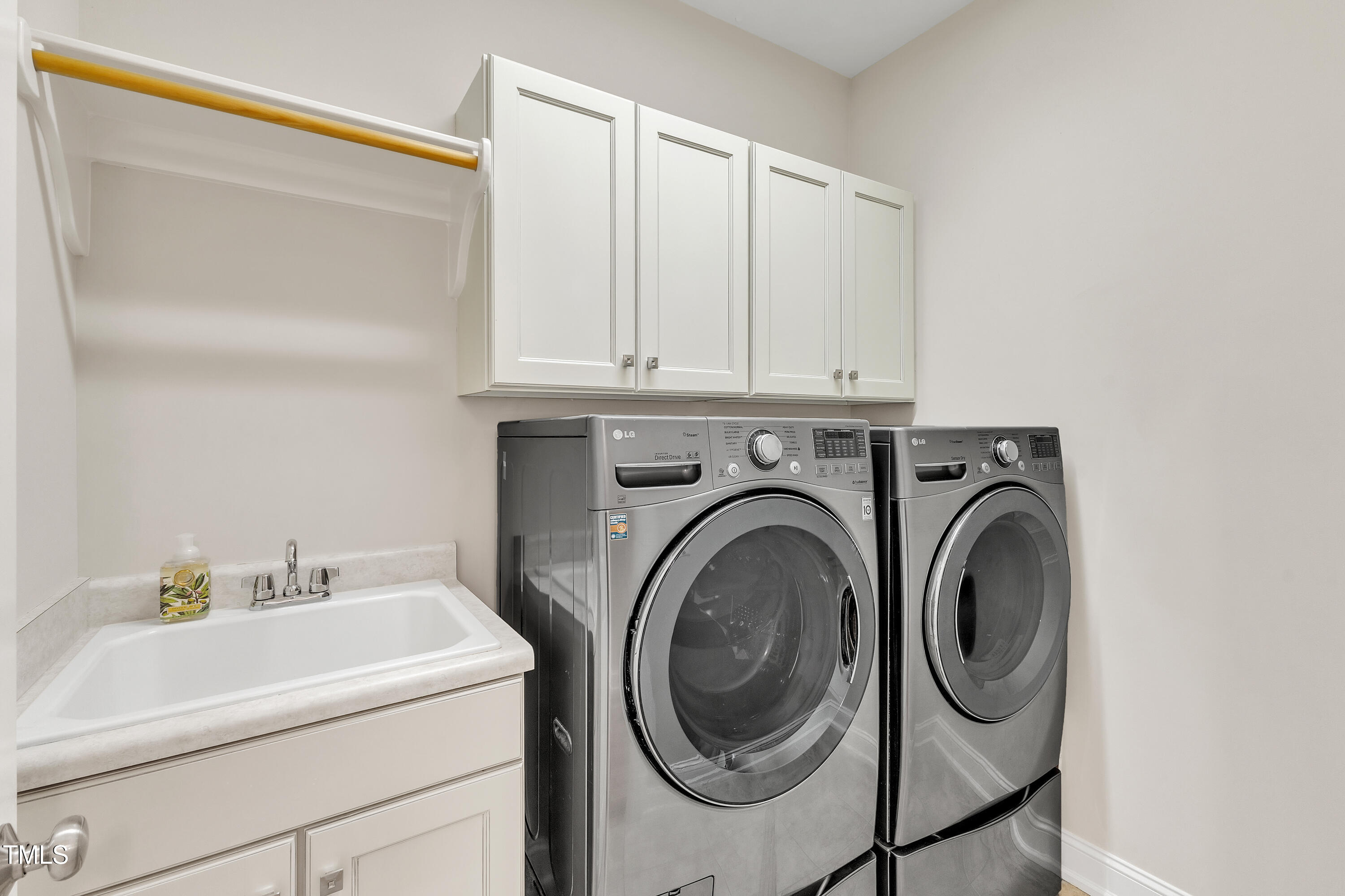 Rolesville, North Carolina 27571, United States, 5 Bedrooms Bedrooms, ,4 BathroomsBathrooms,Residential,Pending,121061