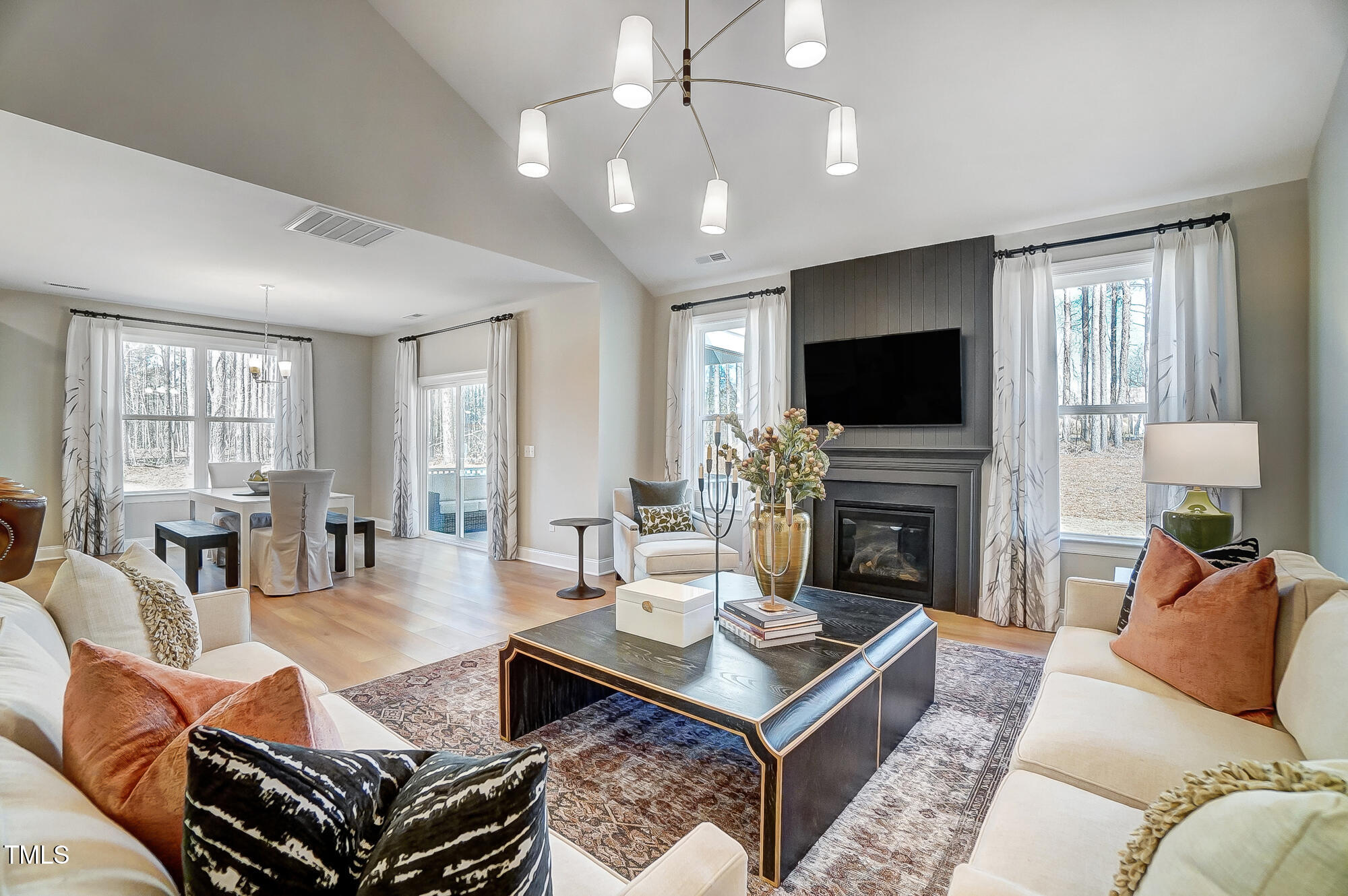 16 W Currituck Circle