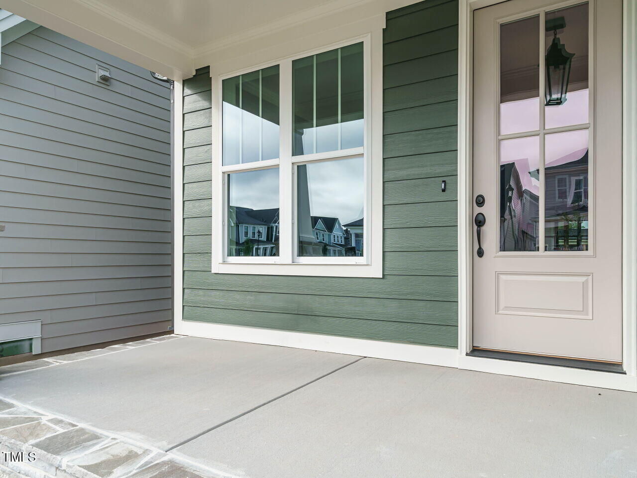 1805 Bright Lantern Way