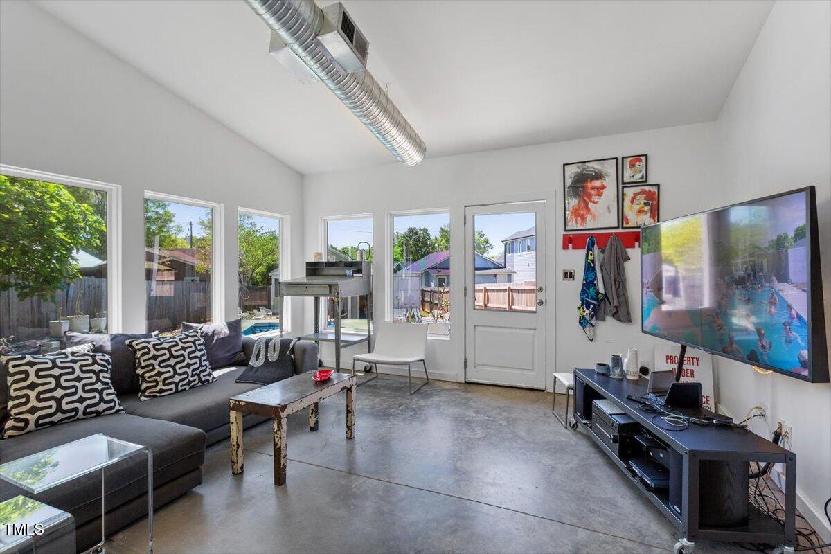 545 E Lenoir Street